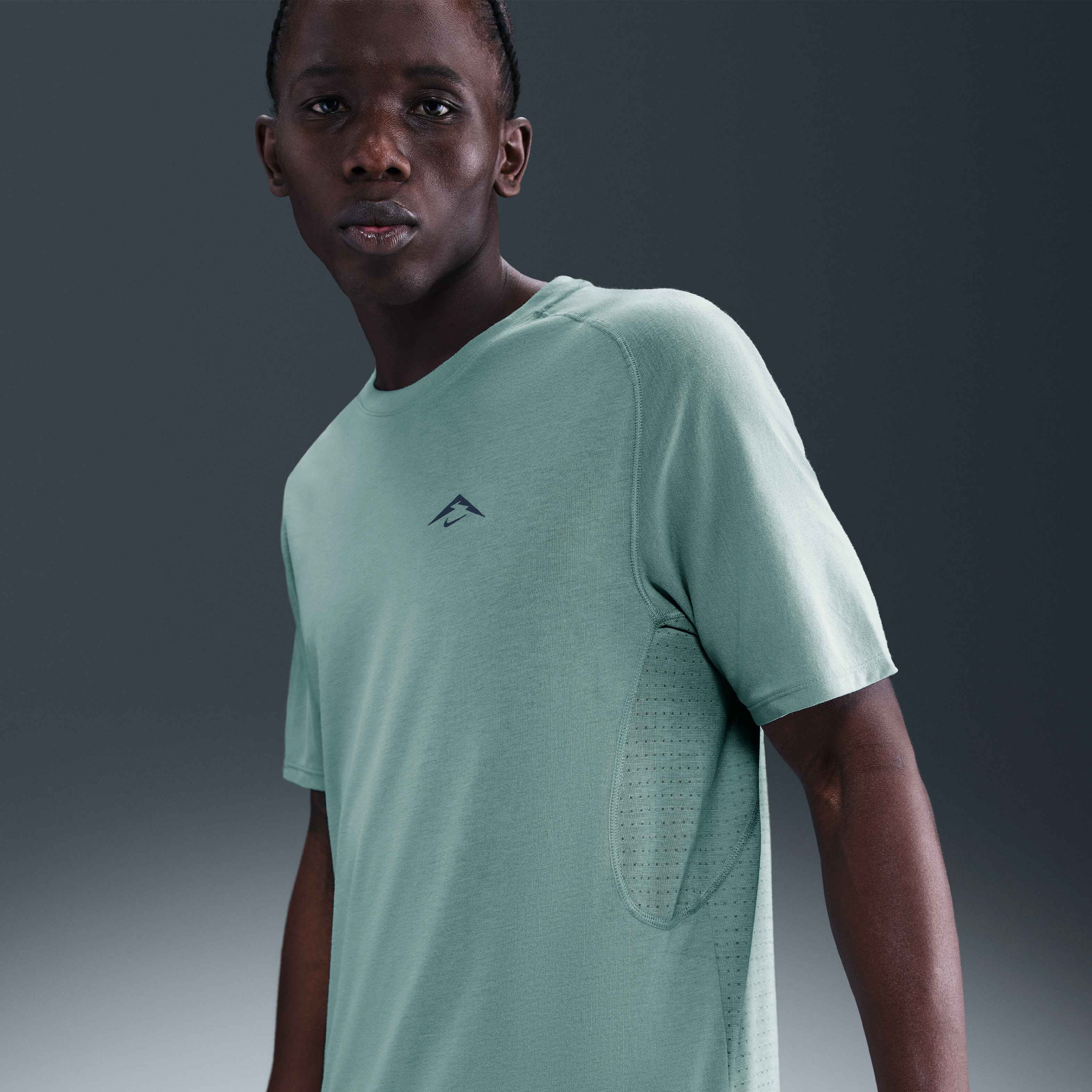 نايكي سولار تشيس image number 0