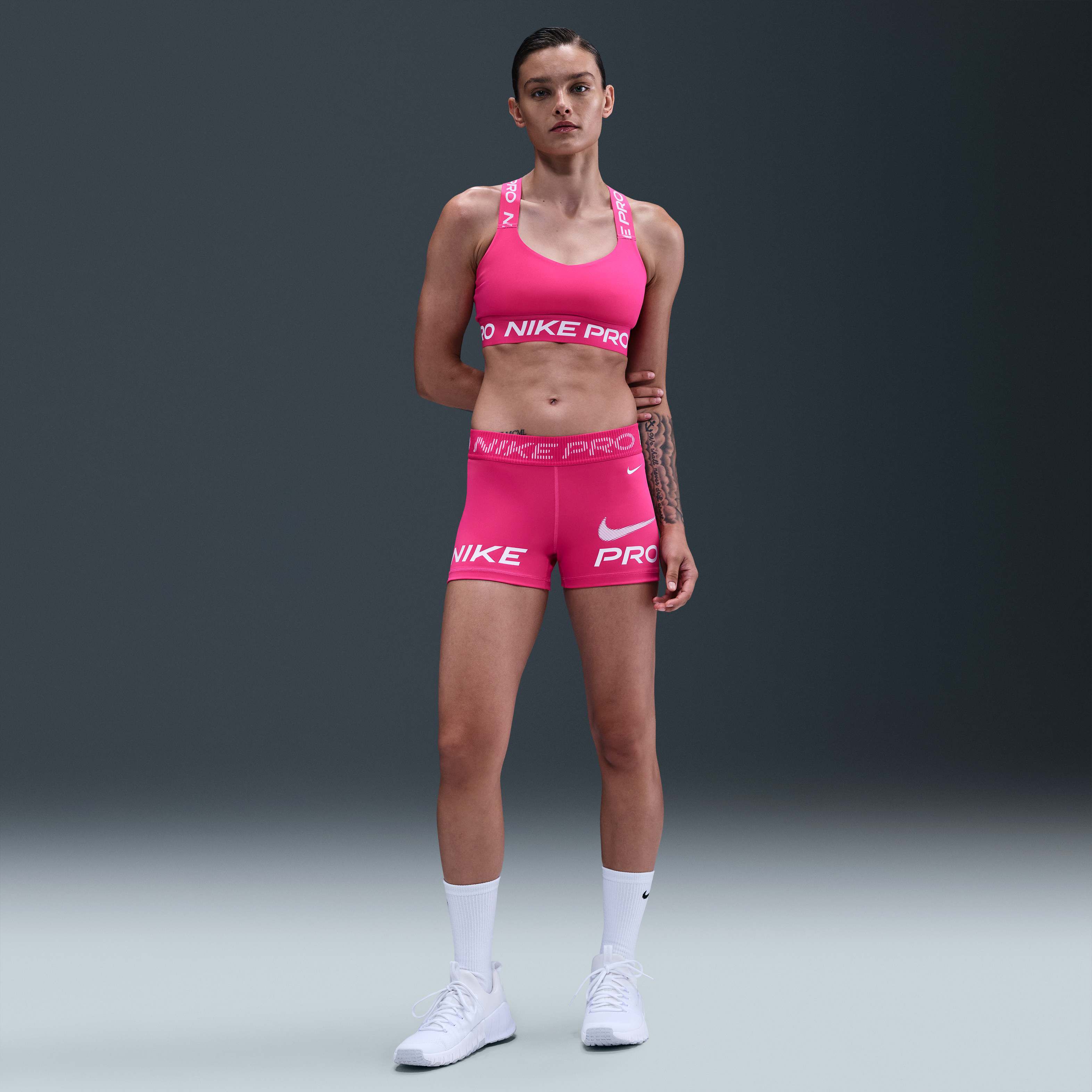 Nike Pro image number 3