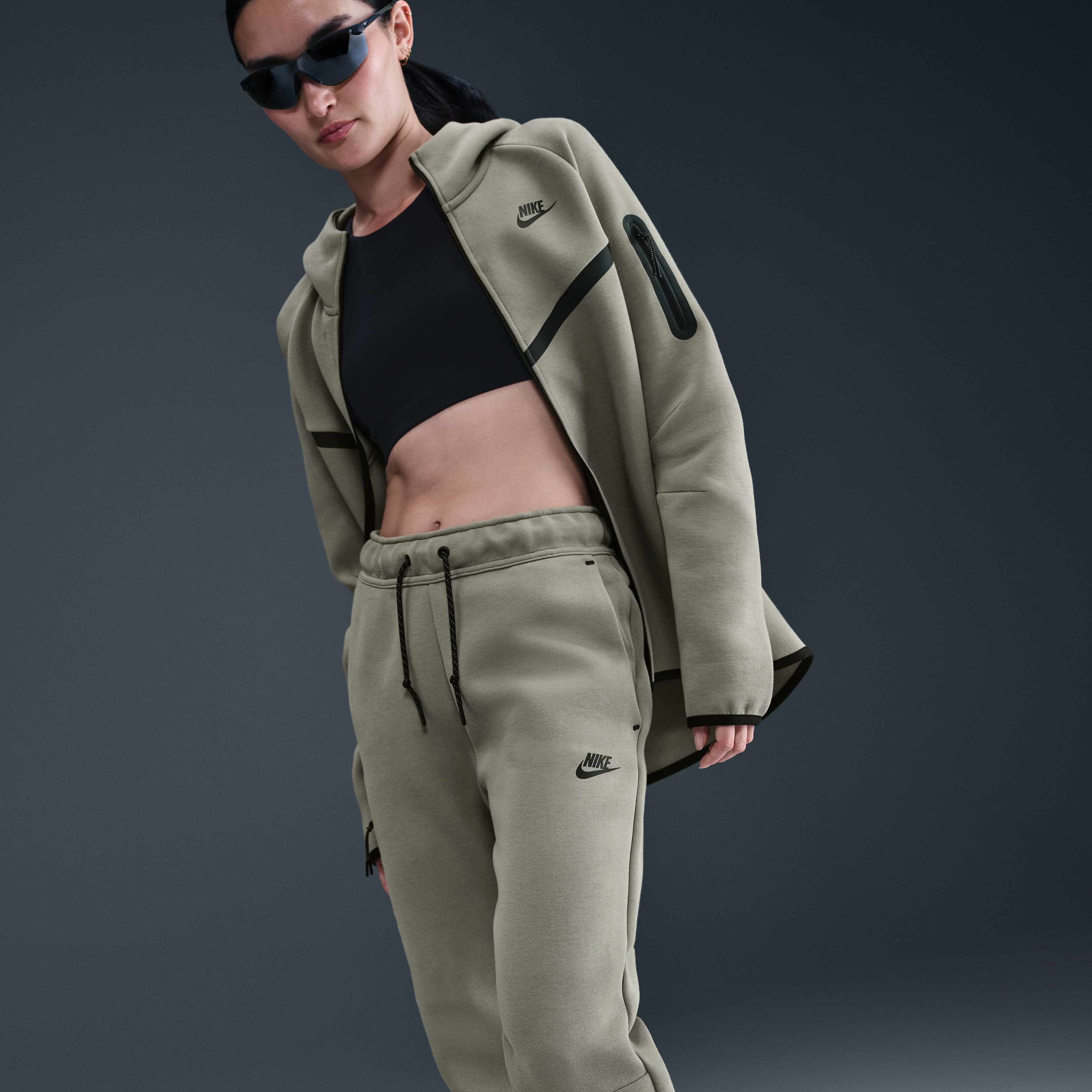 Nike Sportswear Tech Fleece image number 4