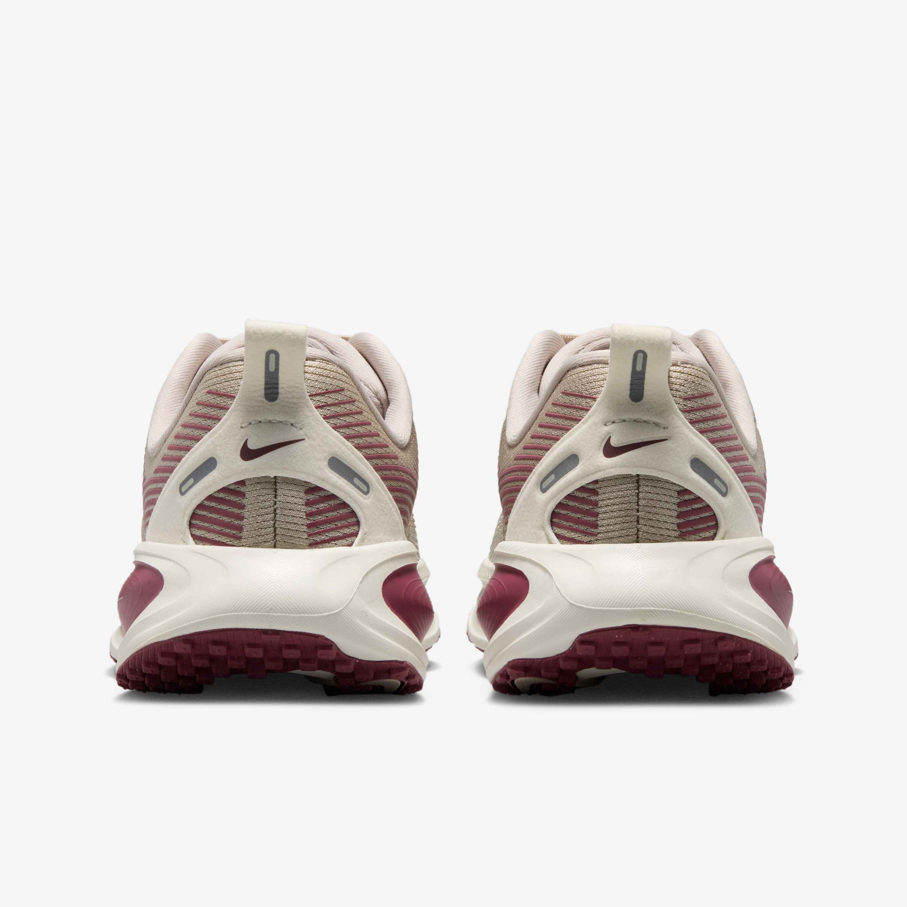 Nike Vomero 18 image number 16