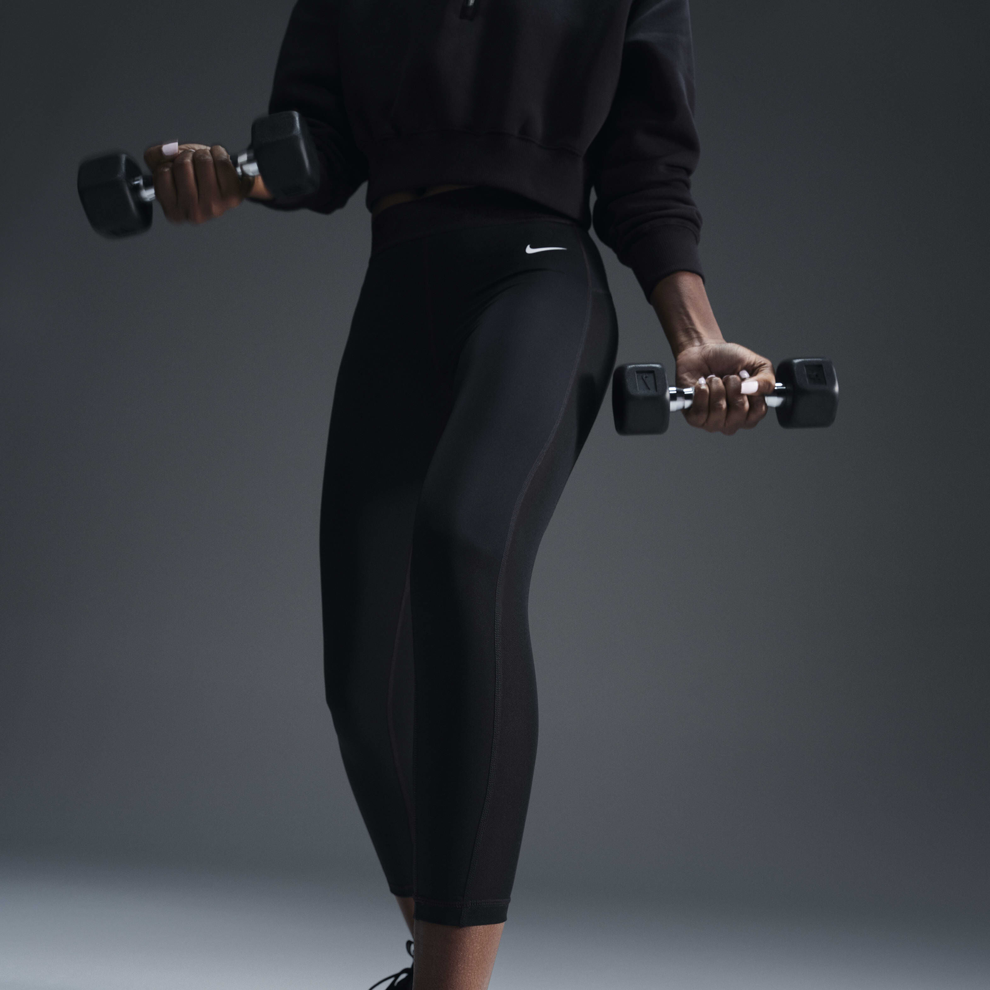 Nike pro mid rise training crops hot sale