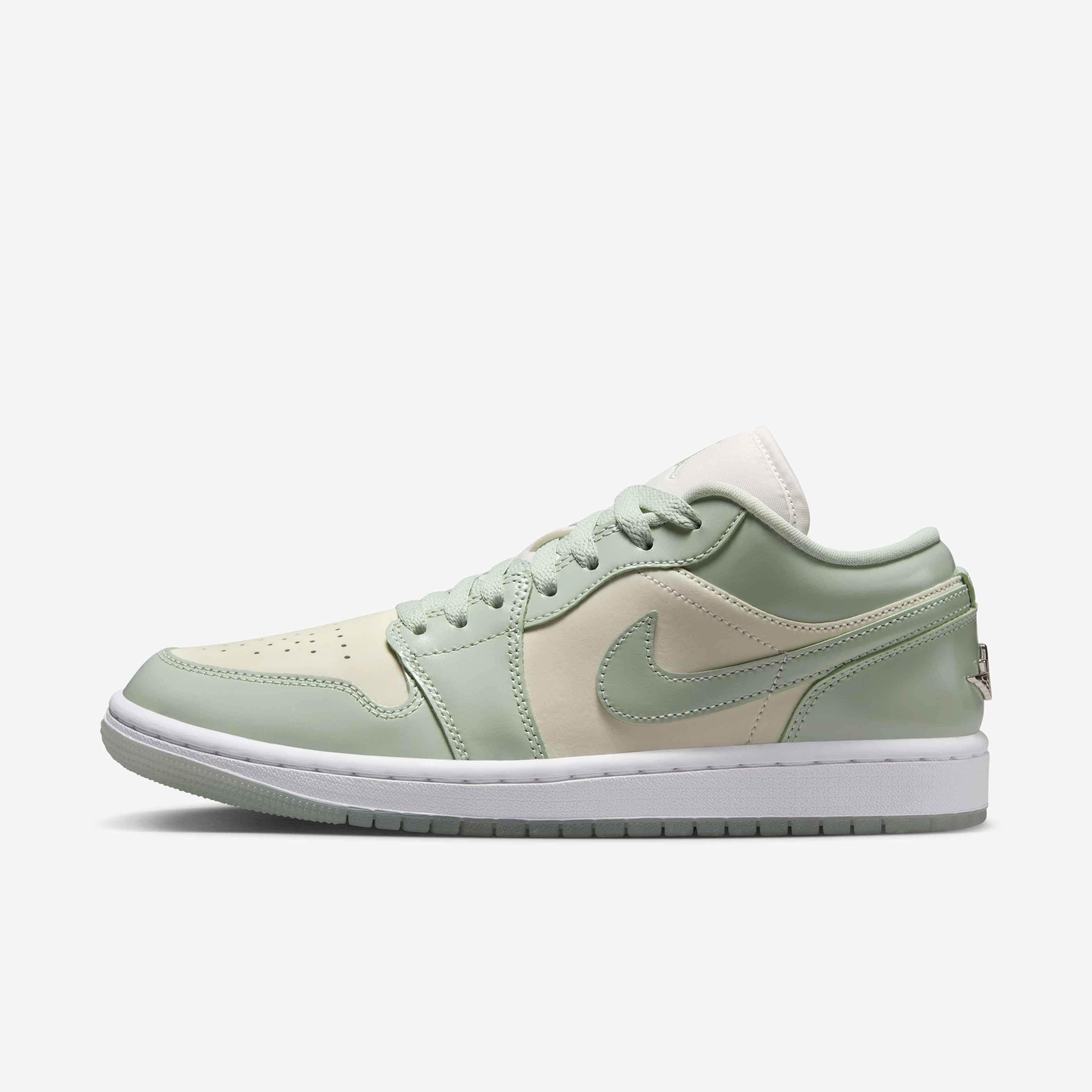新品・未使用】NIKE WMNS AIR JORDAN 1 LOW OG Nike WMNS Air Jordan 1 Low SE 