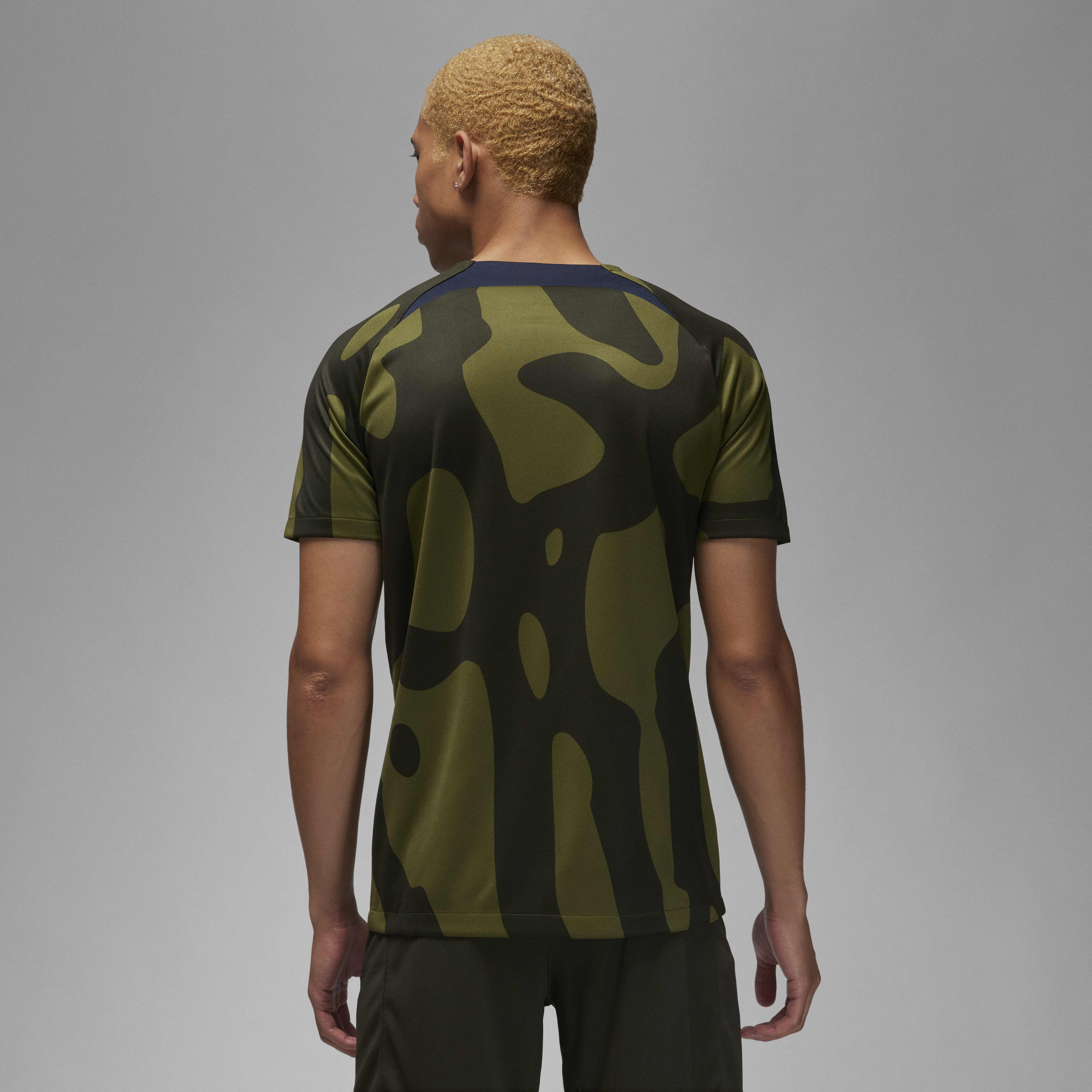 Paris Saint-Germain Academy Pro Fourth image number 1