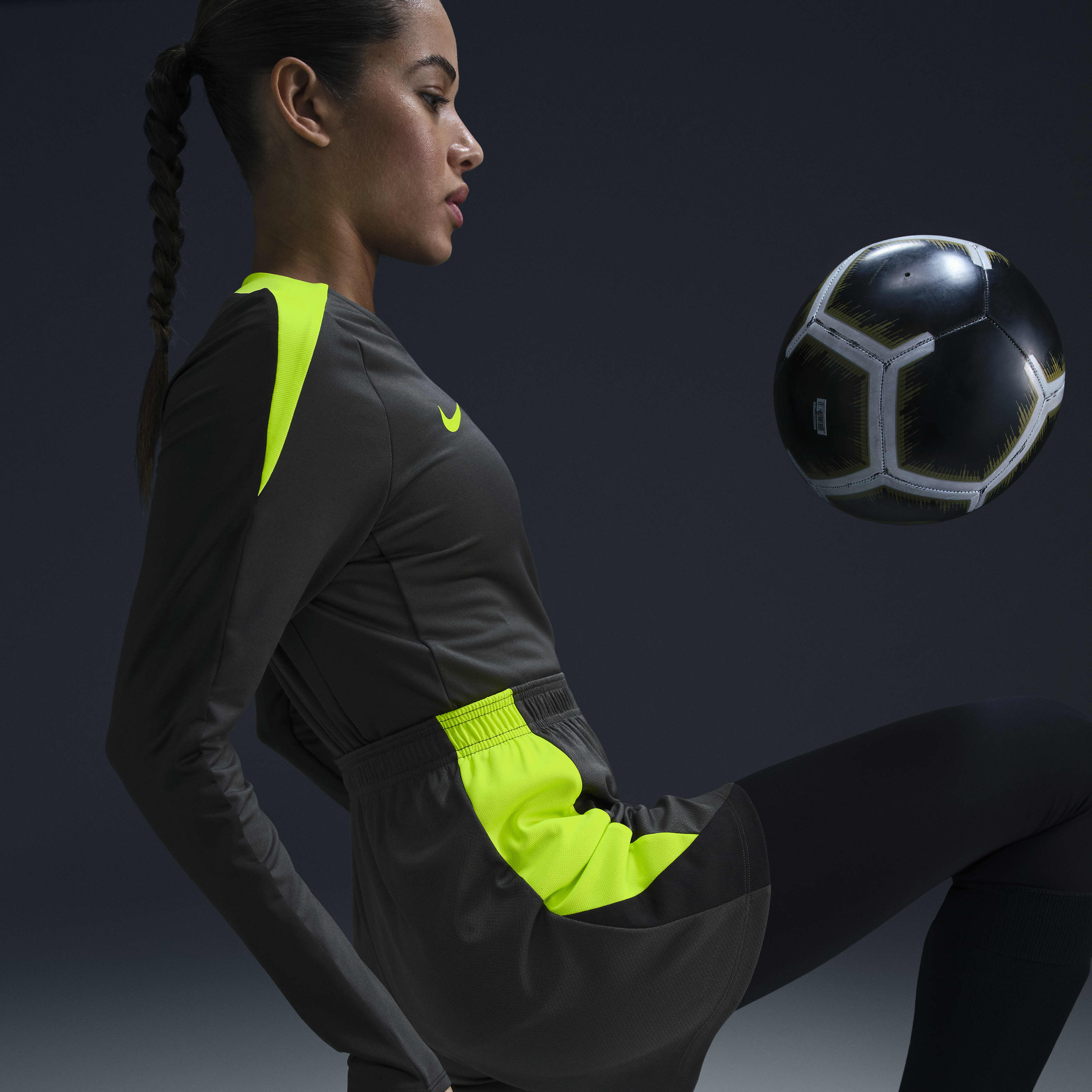 Nike Strike image number 2