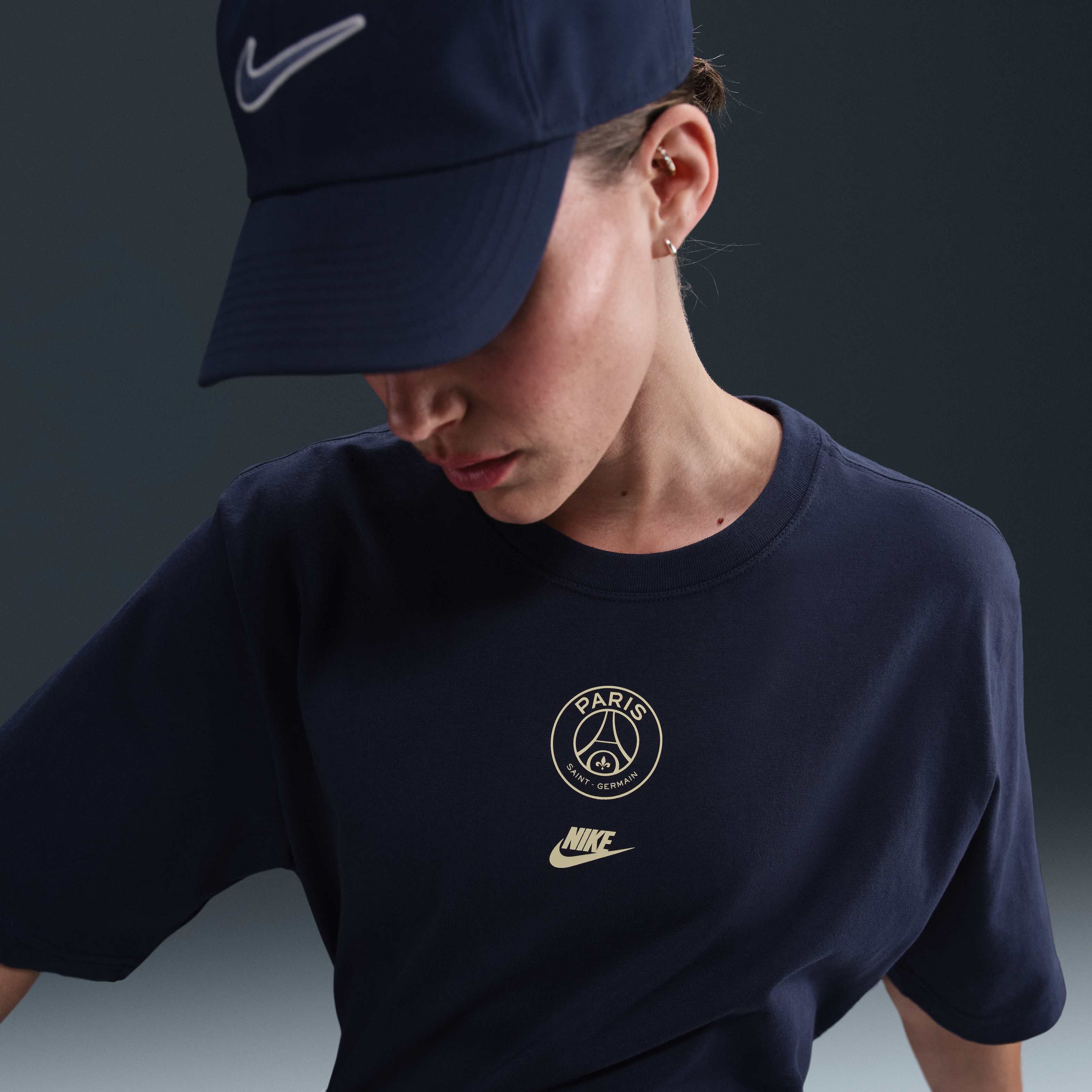 Paris Saint-Germain Supporter image number 0