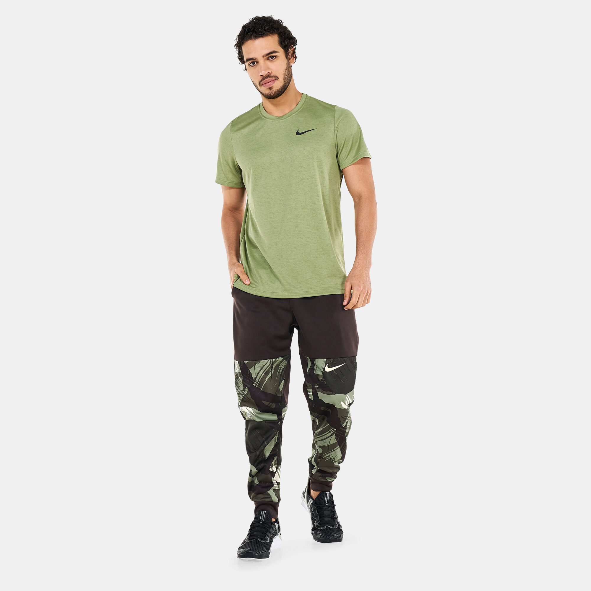 Nike best sale camo trousers