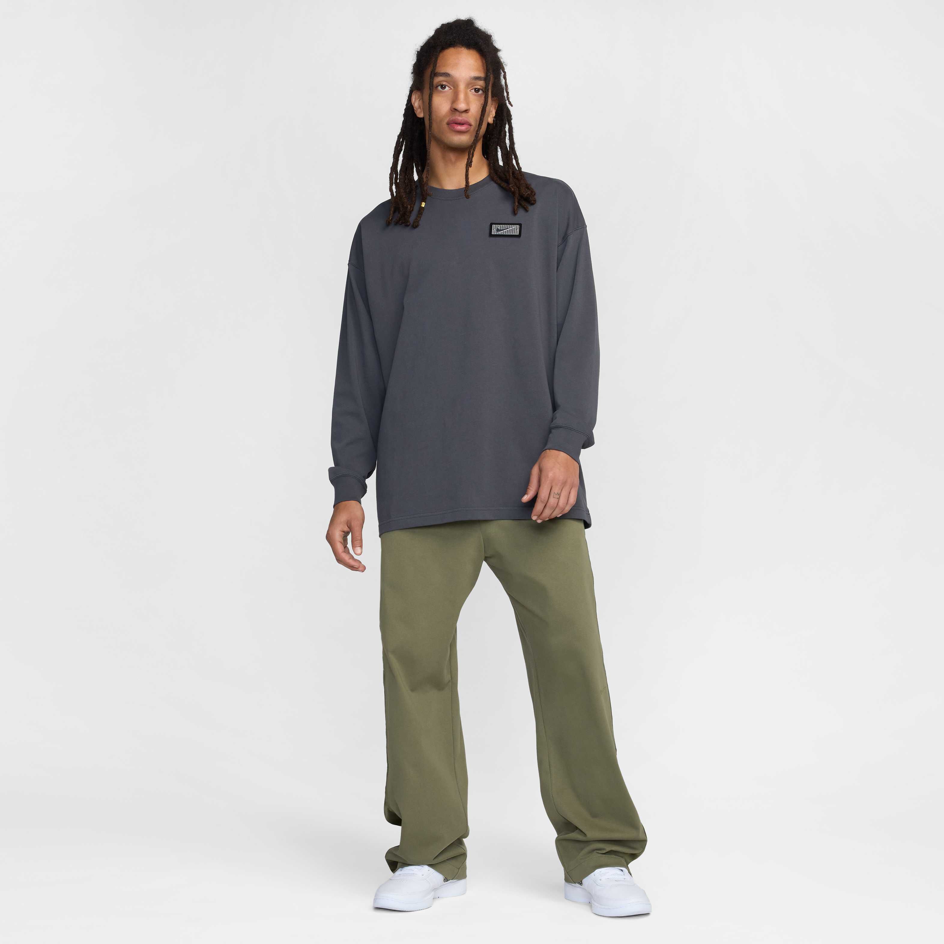 【NIKE】DEVIN BOOKER Basketball 長袖Tシャツ Nike Devin Booker Long-Sleeve Basketball T-Shirt in Green