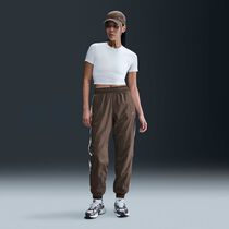 نايكي سبورتسوير كلاسيك ووفنز