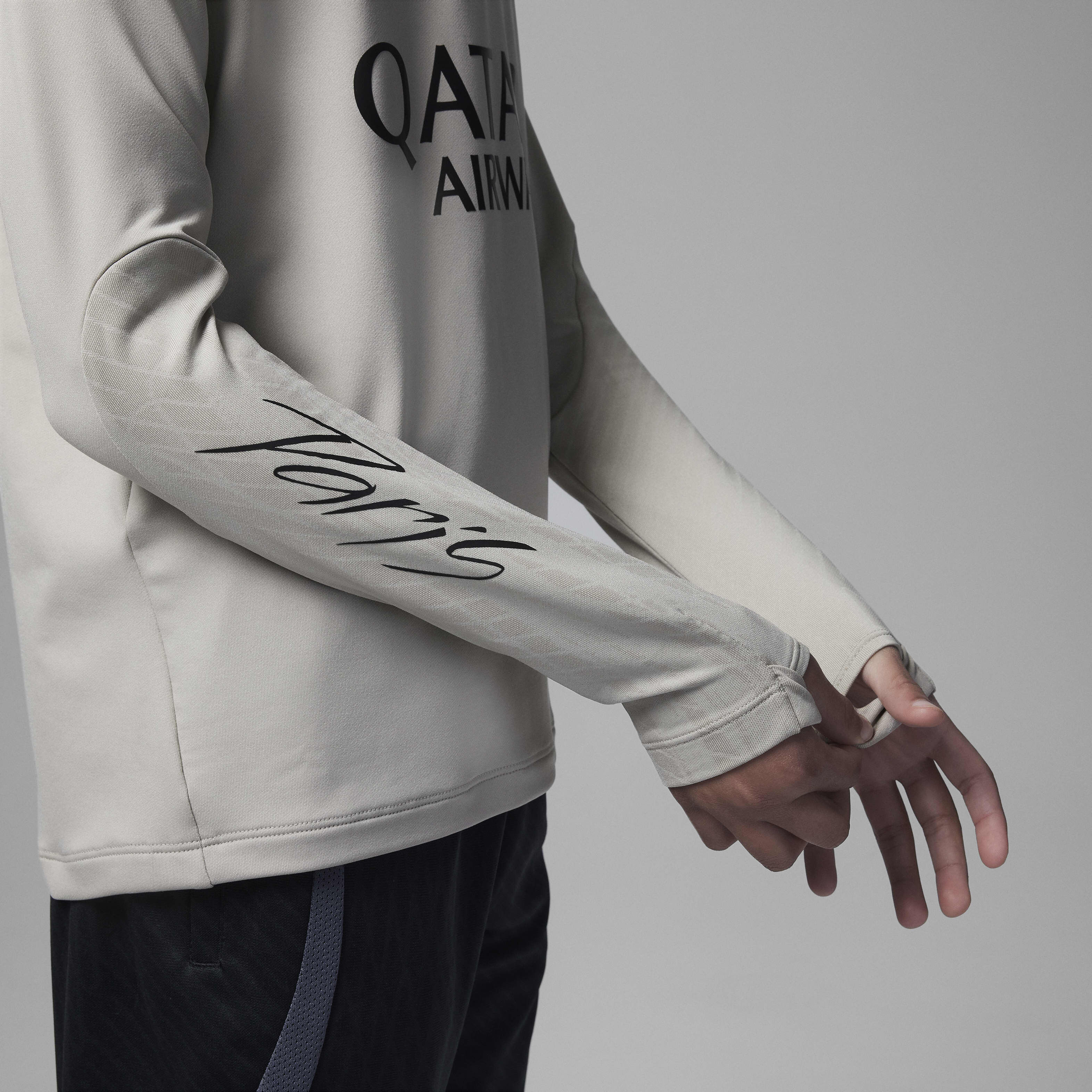 Paris Saint-Germain Strike Third image number 3
