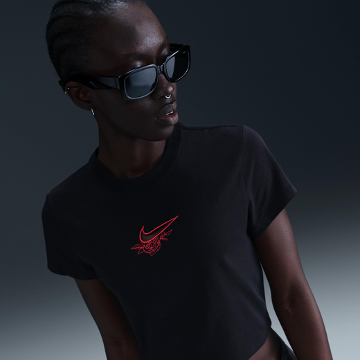 شكاري ريتشاردسون-نايكي, نايكي سبورتسوير تشيل منسوج, تيشيرت قصير للنساء