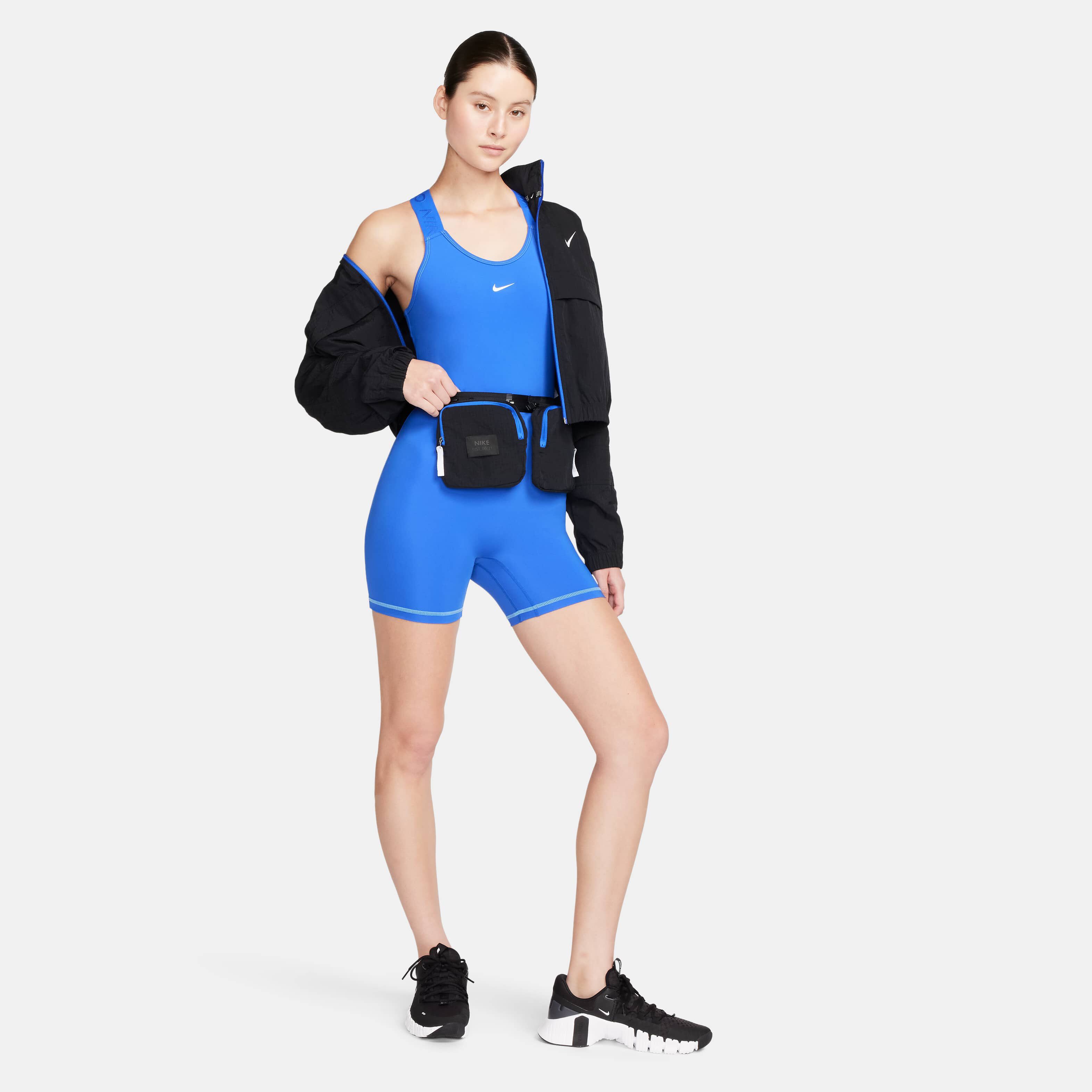 Nike Pro image number 4