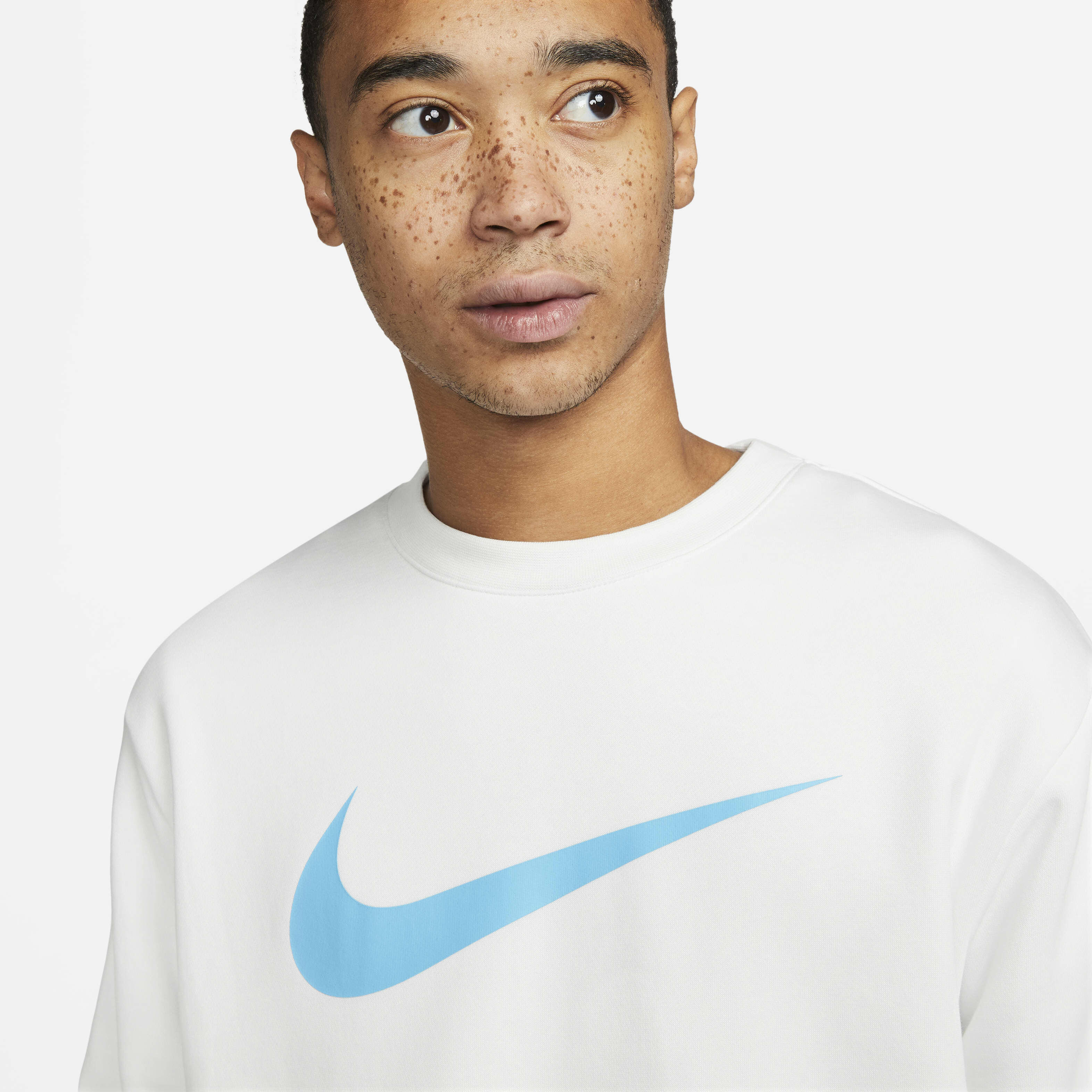 Nike Sportswear Repeat image number 2