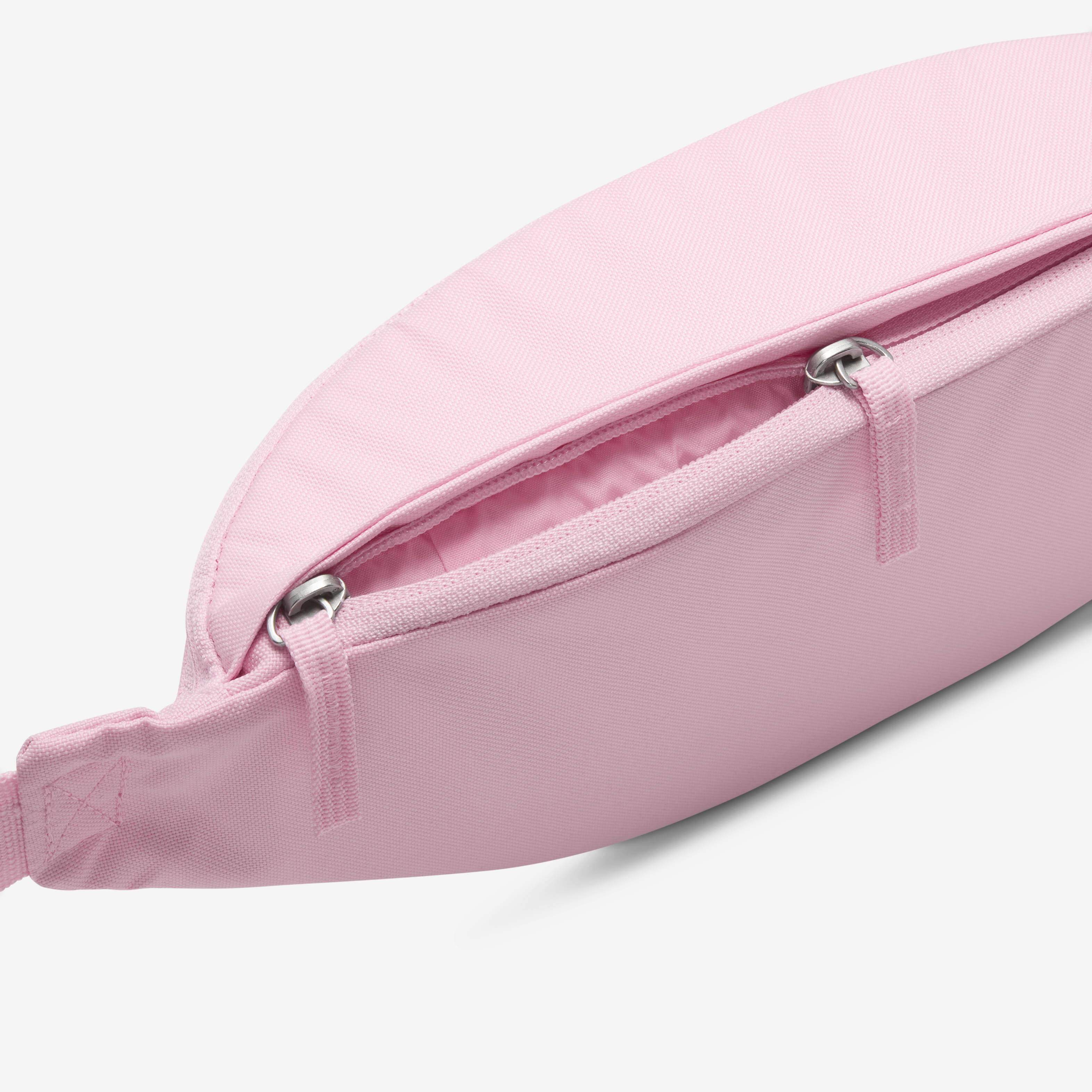 نايكي هيرتج image number 5