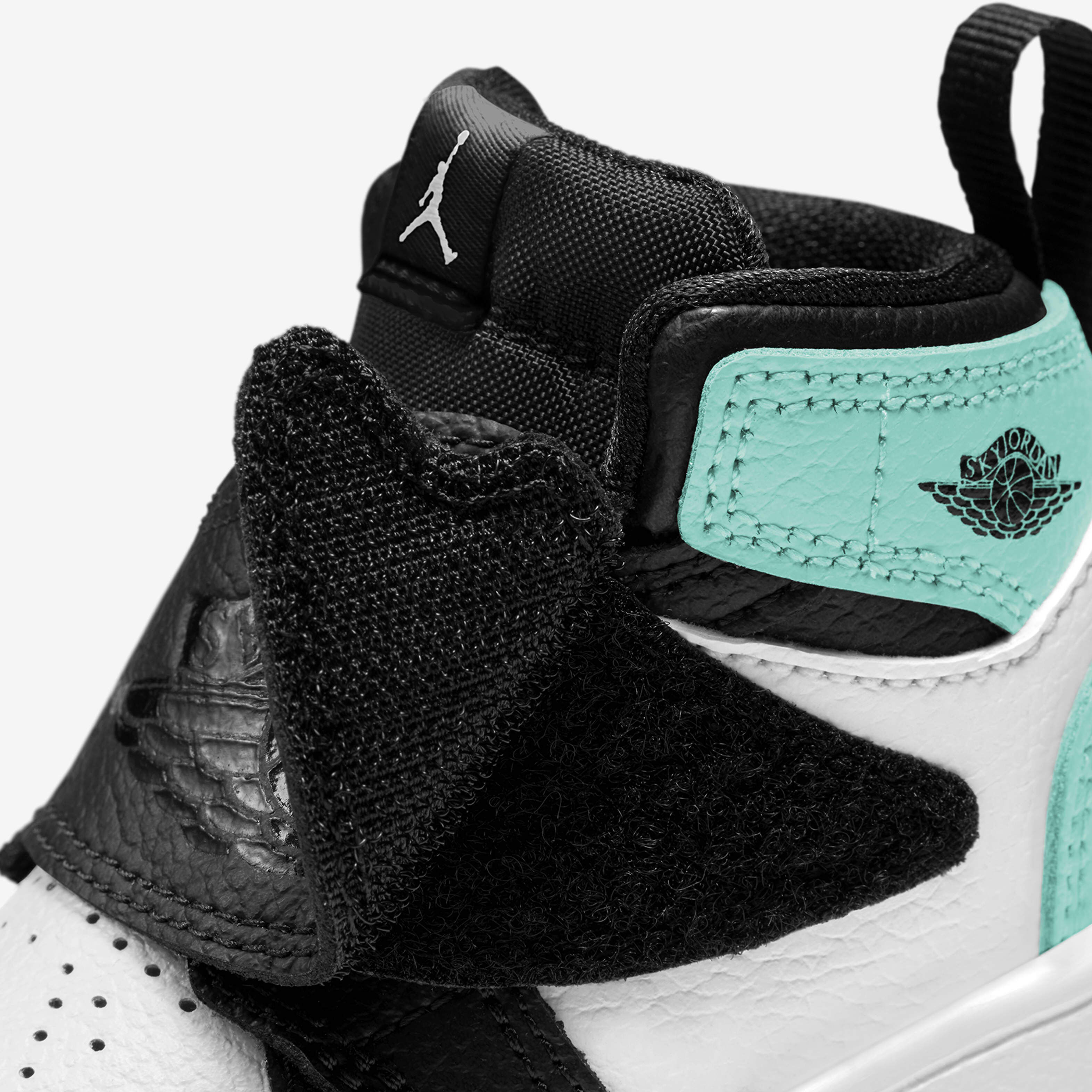 Sky Jordan 1 image number 7