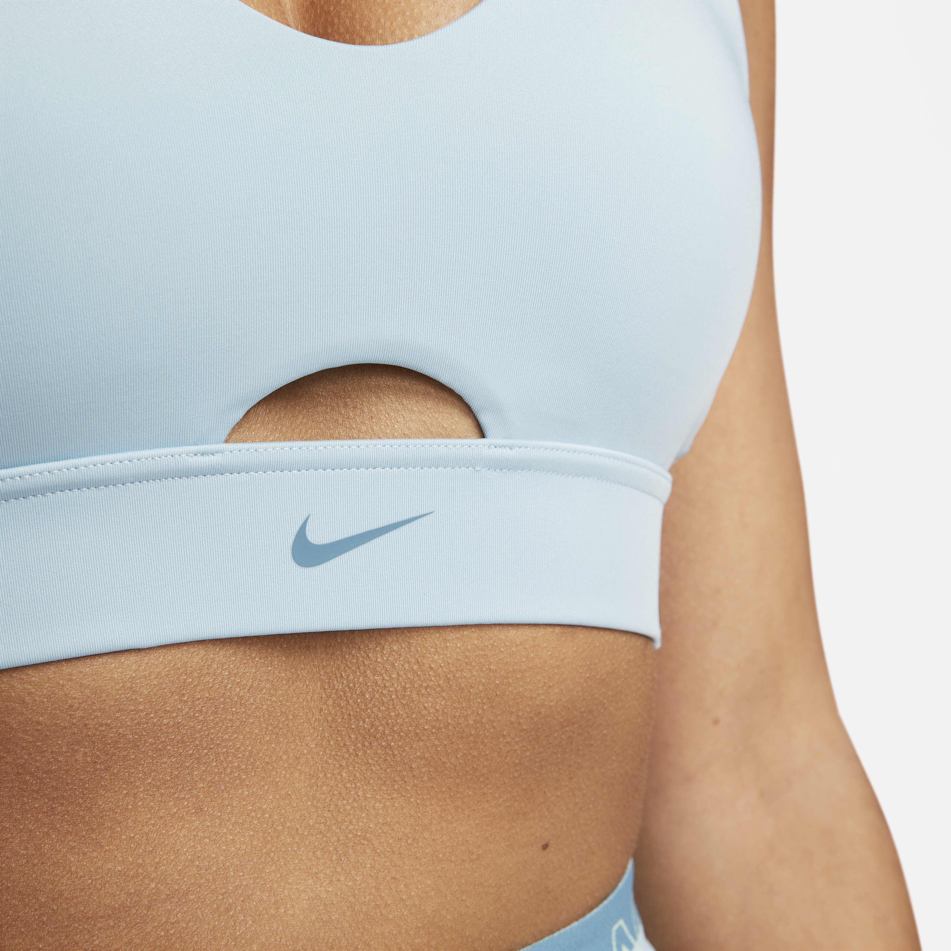 Nike Indy Plunge Cut-Out image number 4