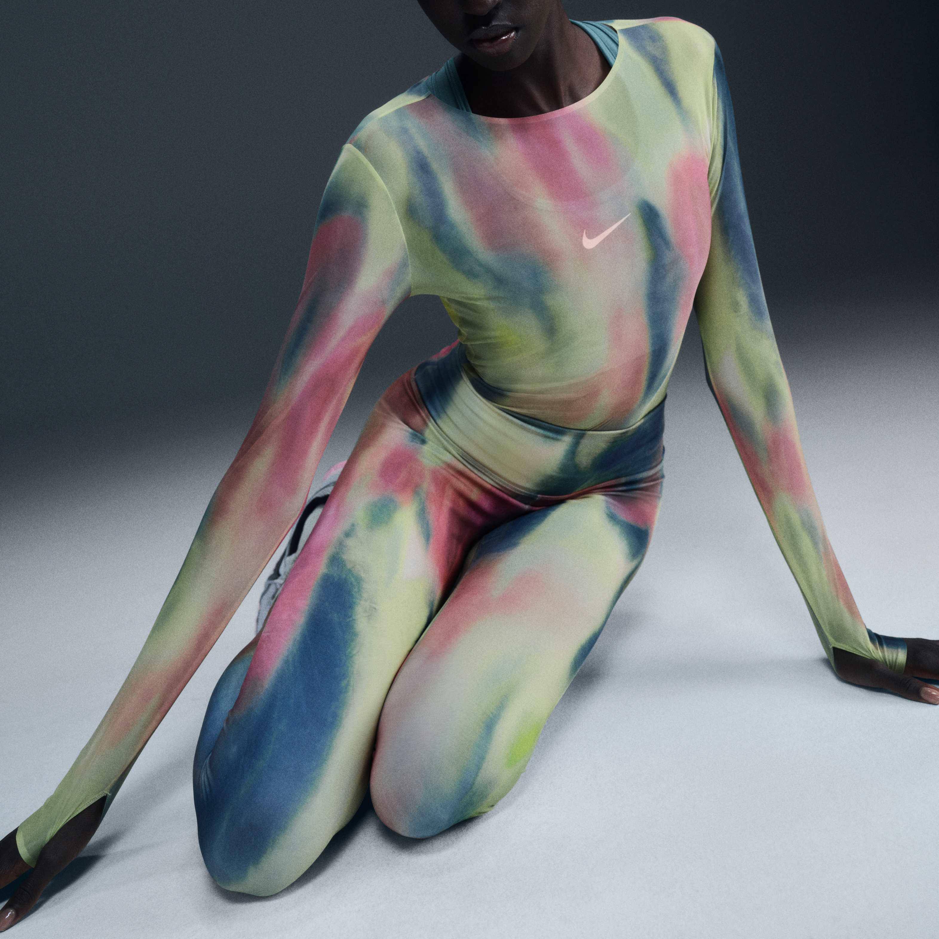 نايكي ويمنز ارتيست كوليكشن image number 1