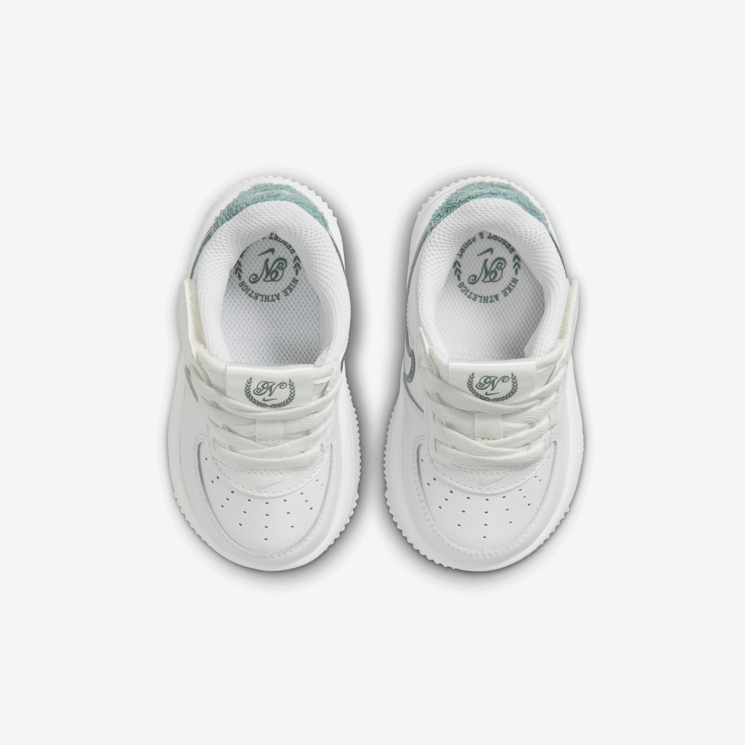 Nike Force 1 Low LV8 EasyOn image number 3