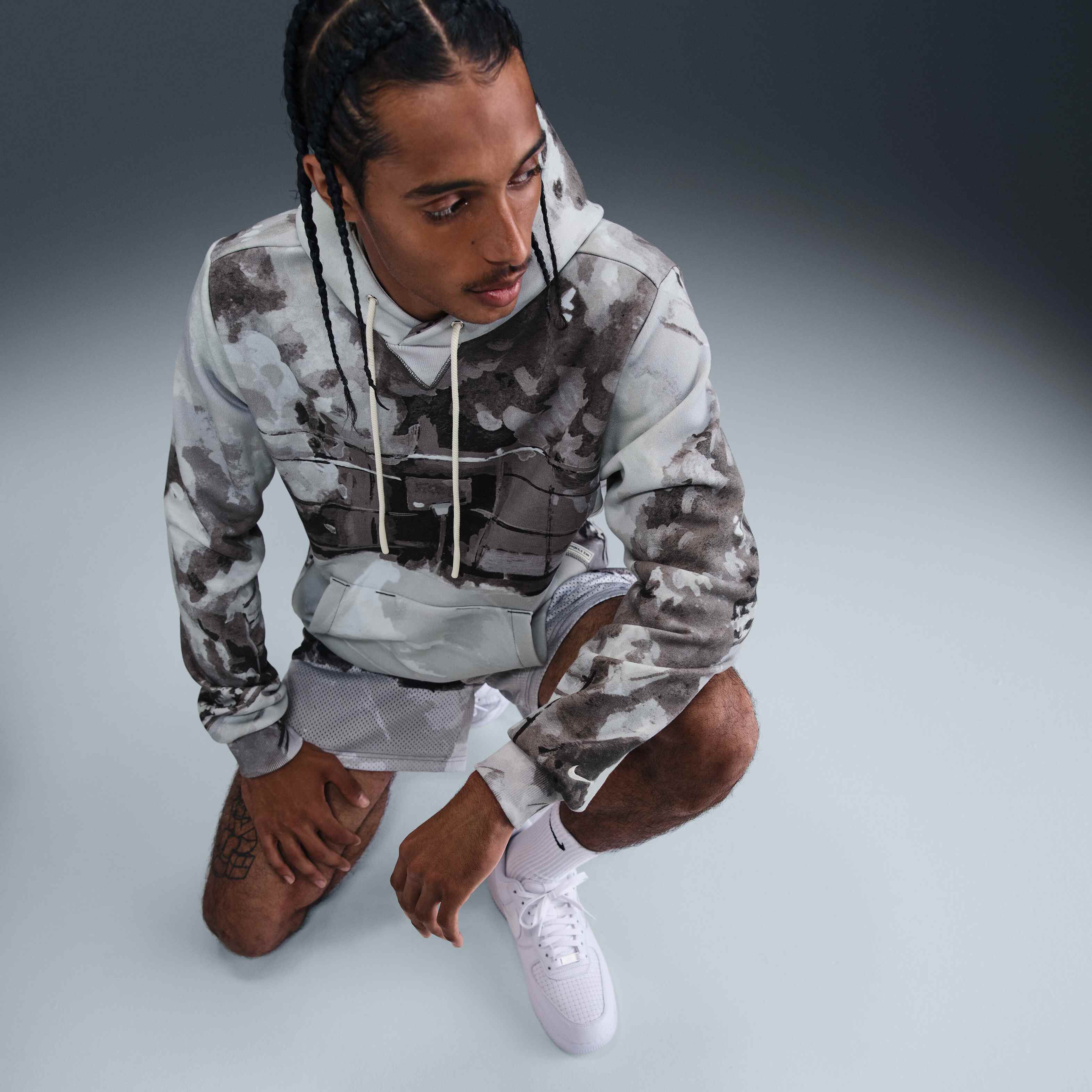 Nike Standard Issue image number 2