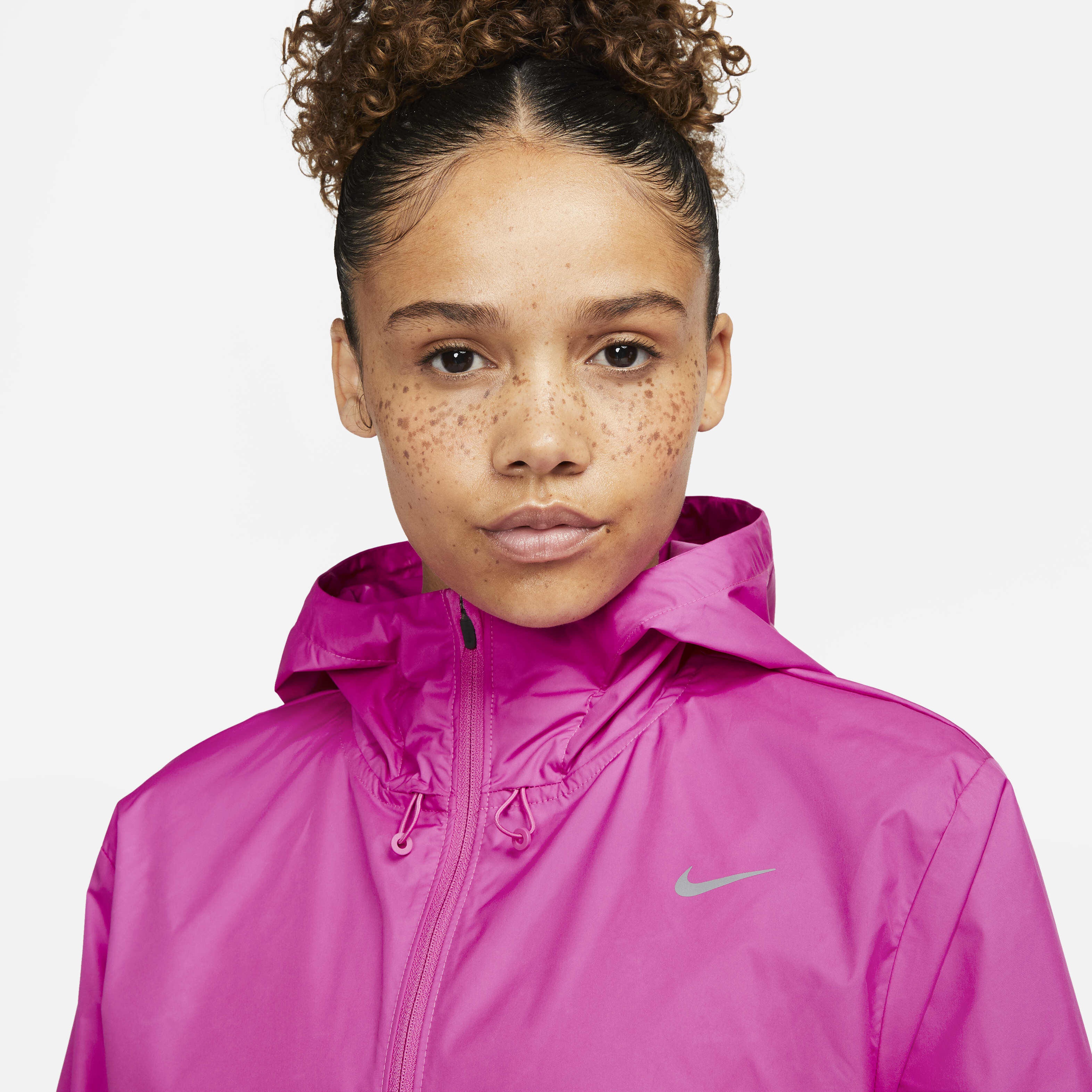 Nike Essential image number 2