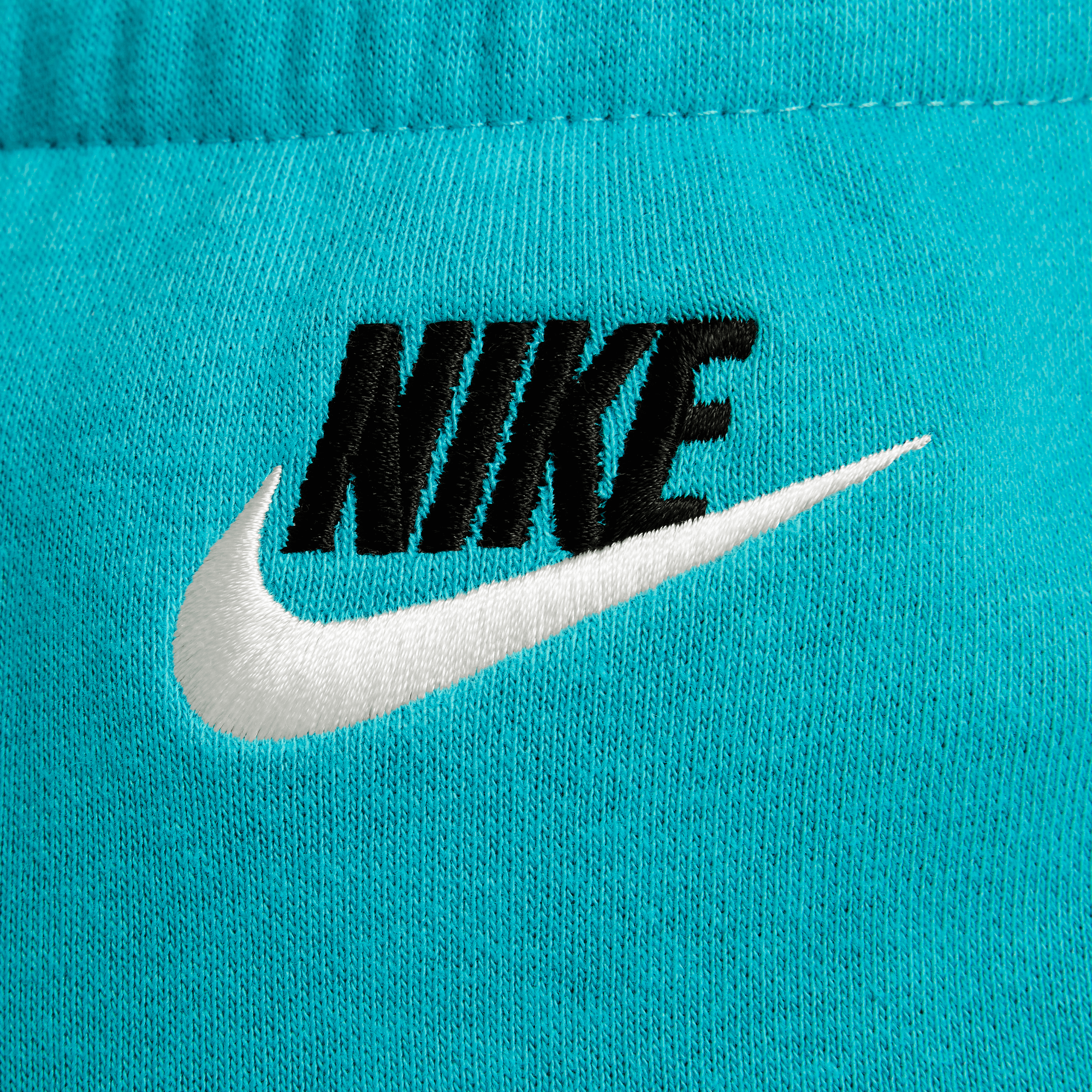 نايكي سبورتوير 'اوتسايد ذا لاينز' image number 4