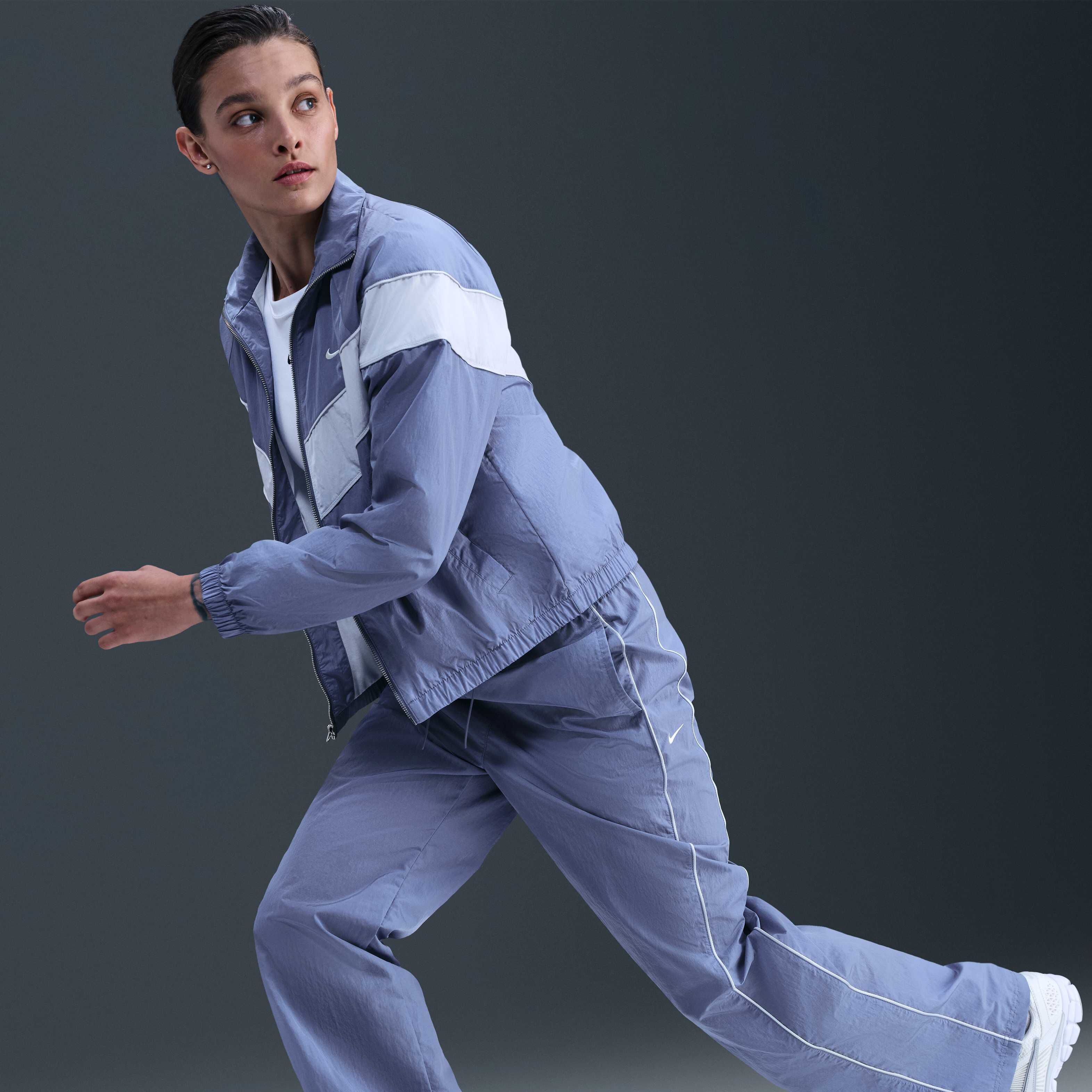 Nike Windrunner image number 4