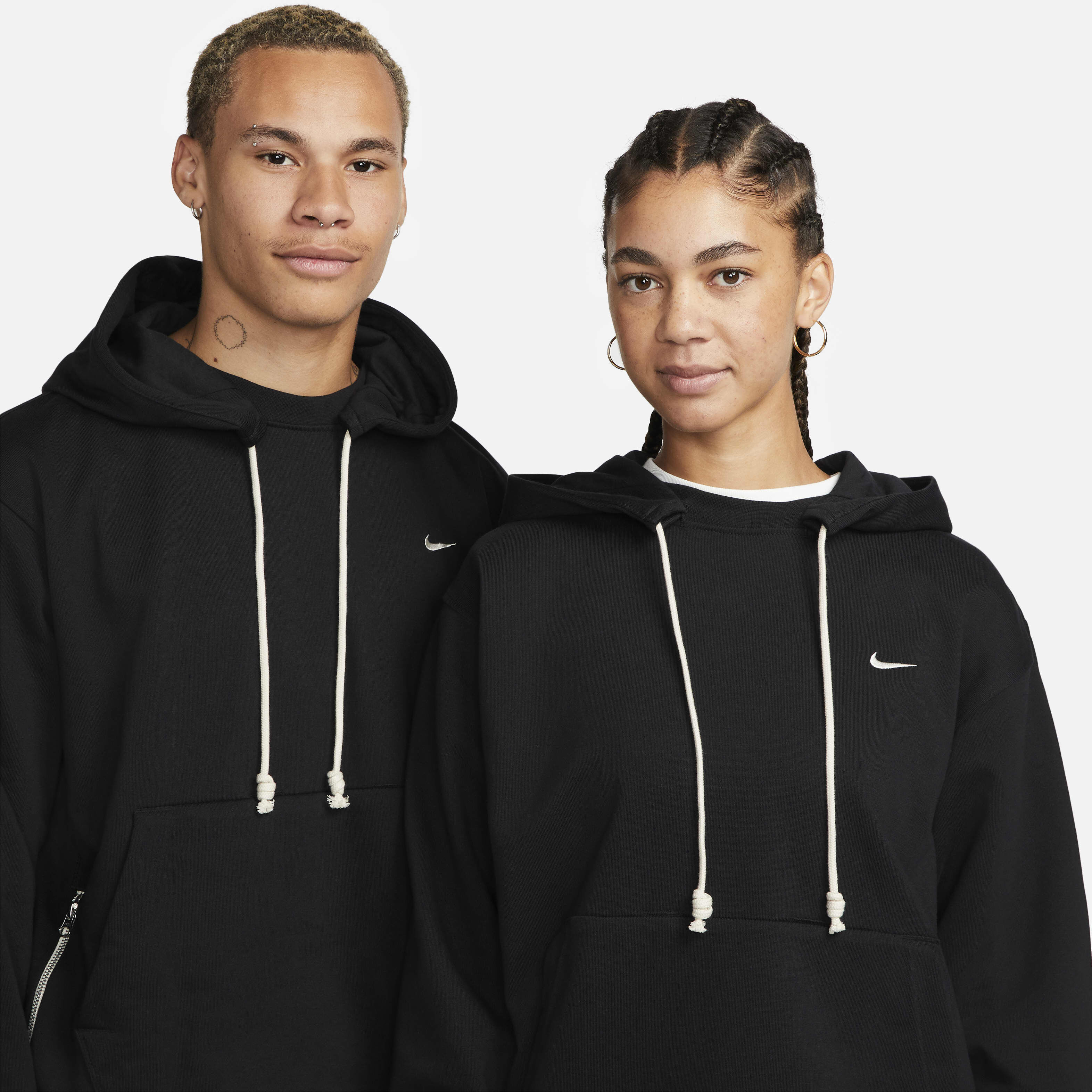 Nike Standard Issue image number 2