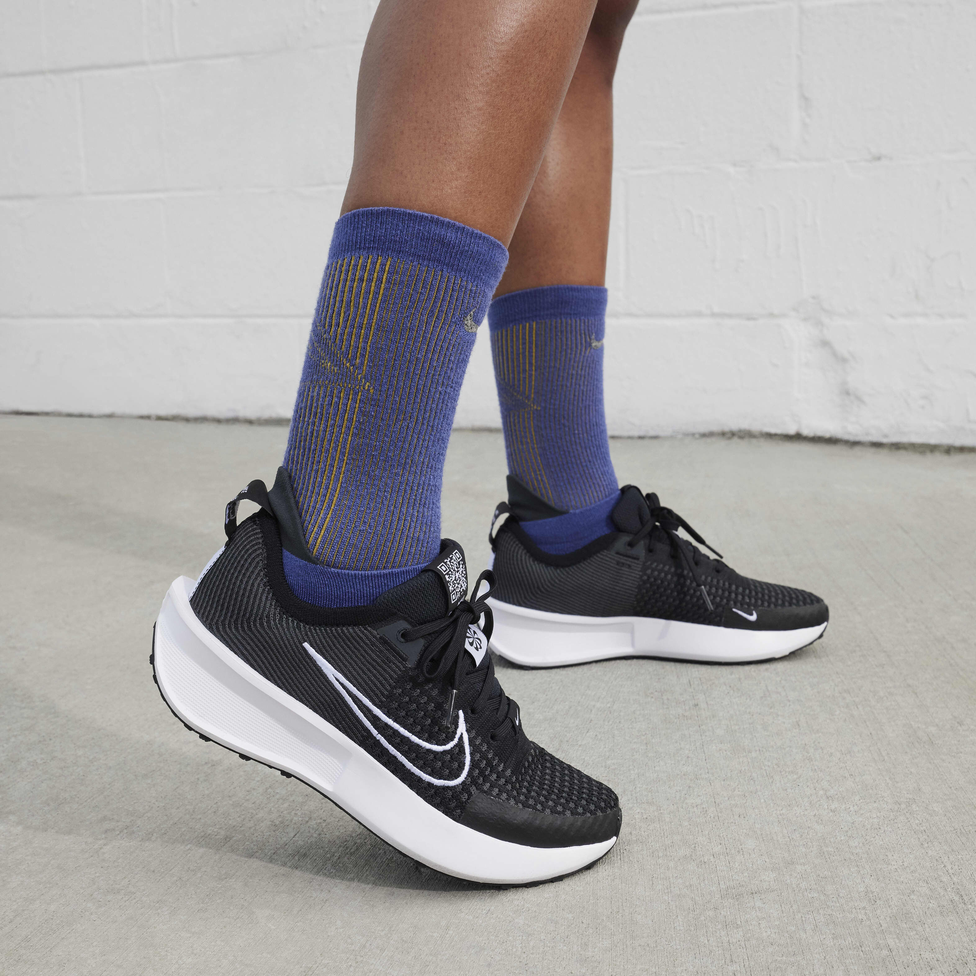 Nike sports running shoes online store