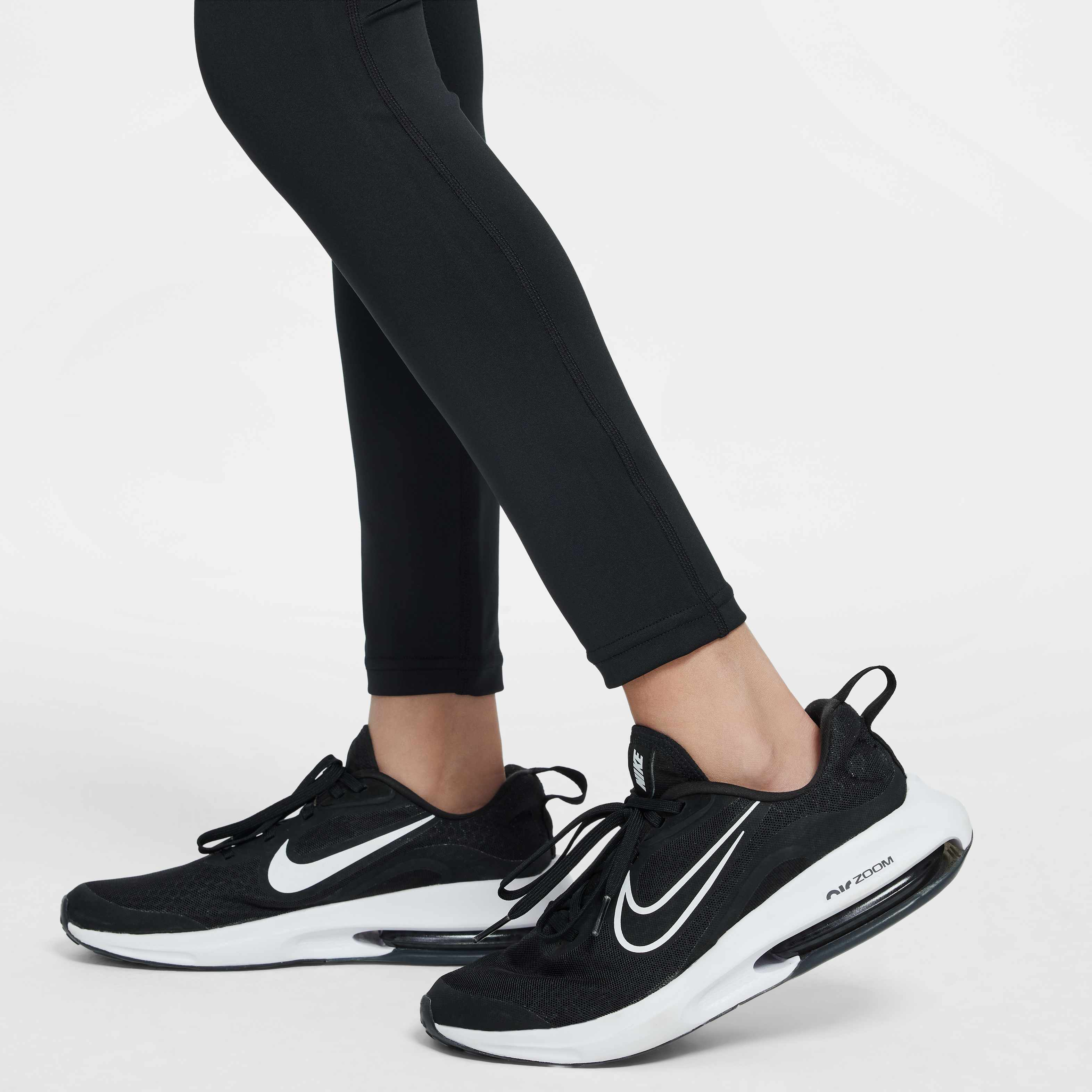 Nike Pro image number 4