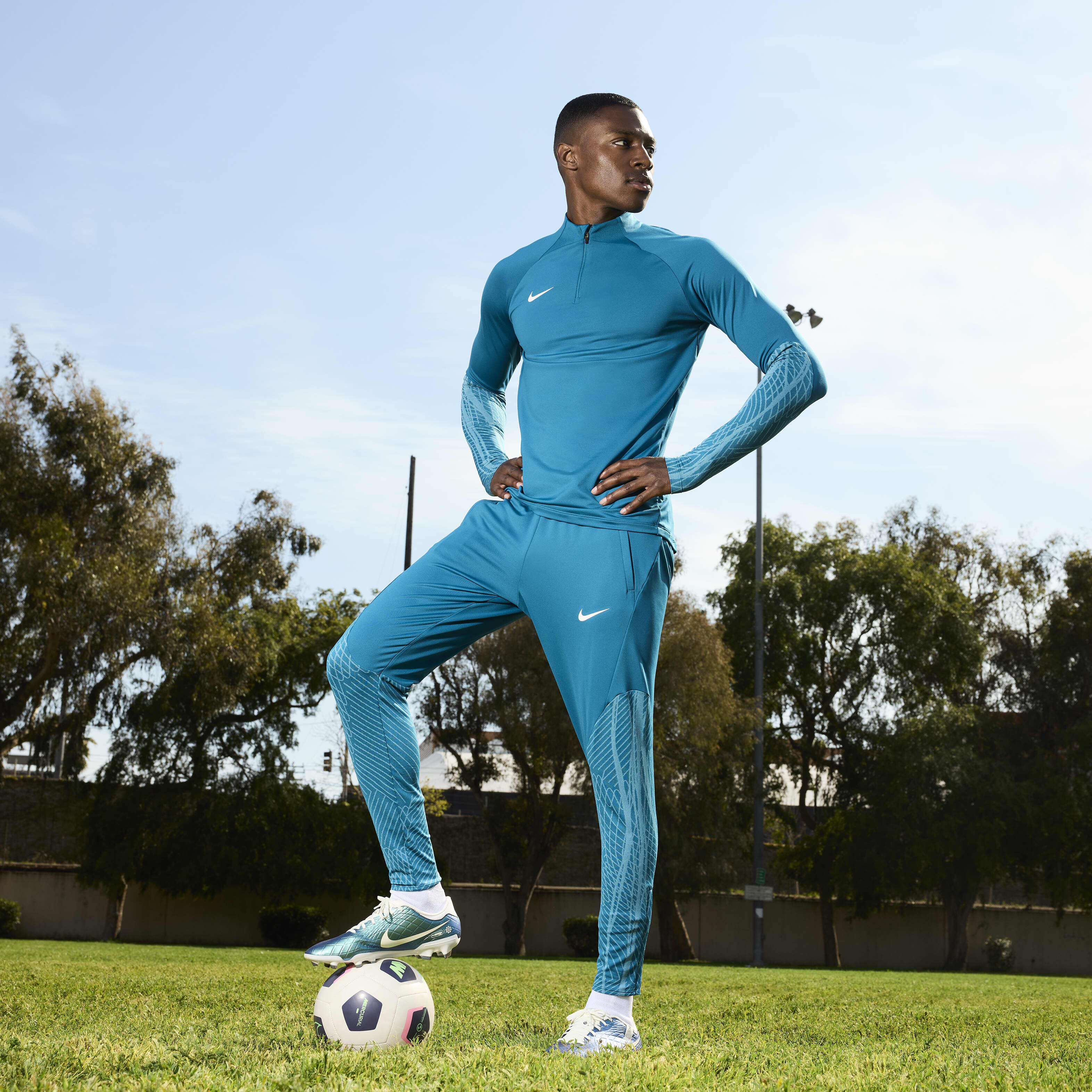 Conical studs football boots store