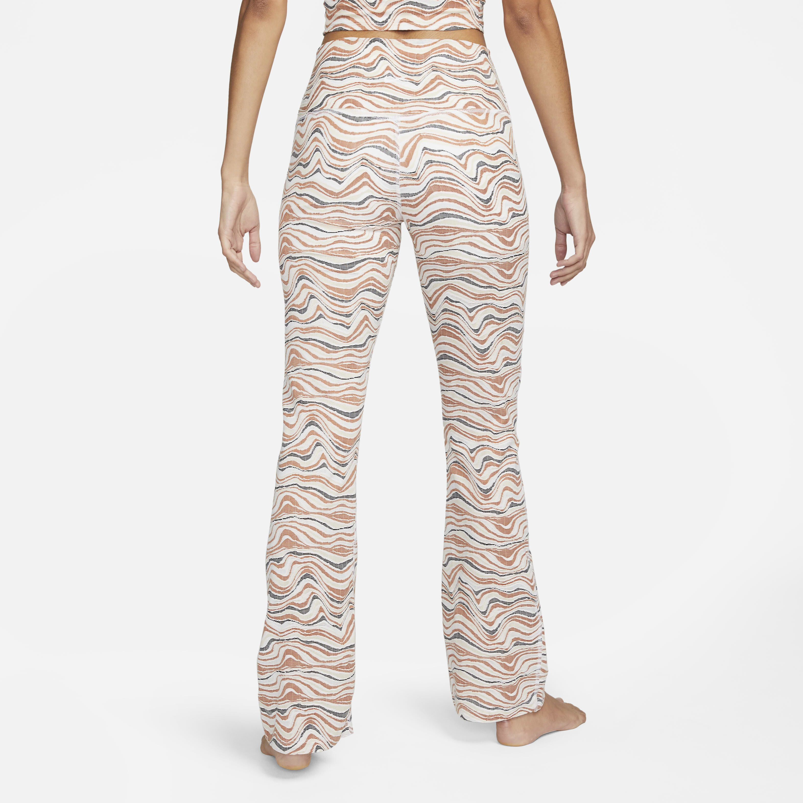 نايكي يوغا لوكس image number 1