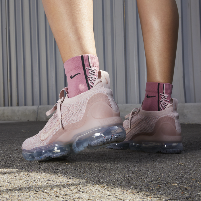 Nike flyknit vapormax hot sale pink