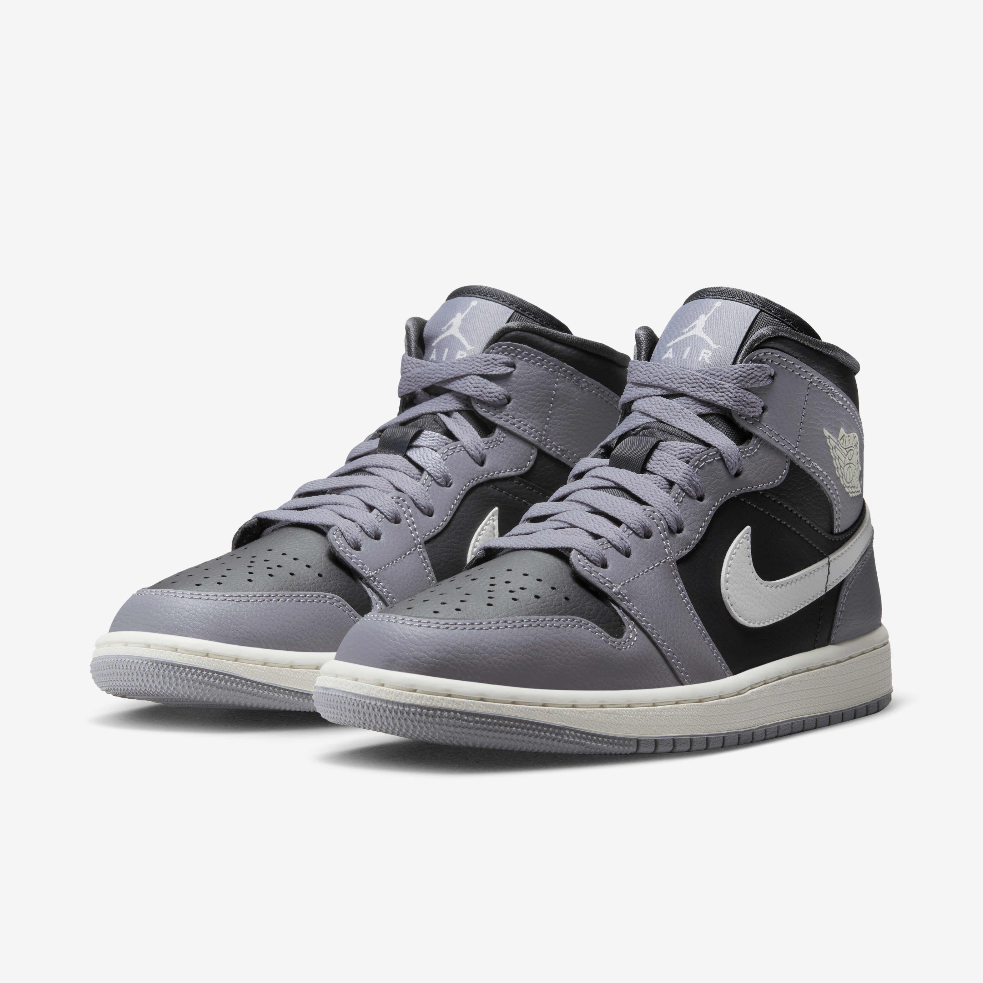 Air Jordan 1 Mid Shoes image number 4