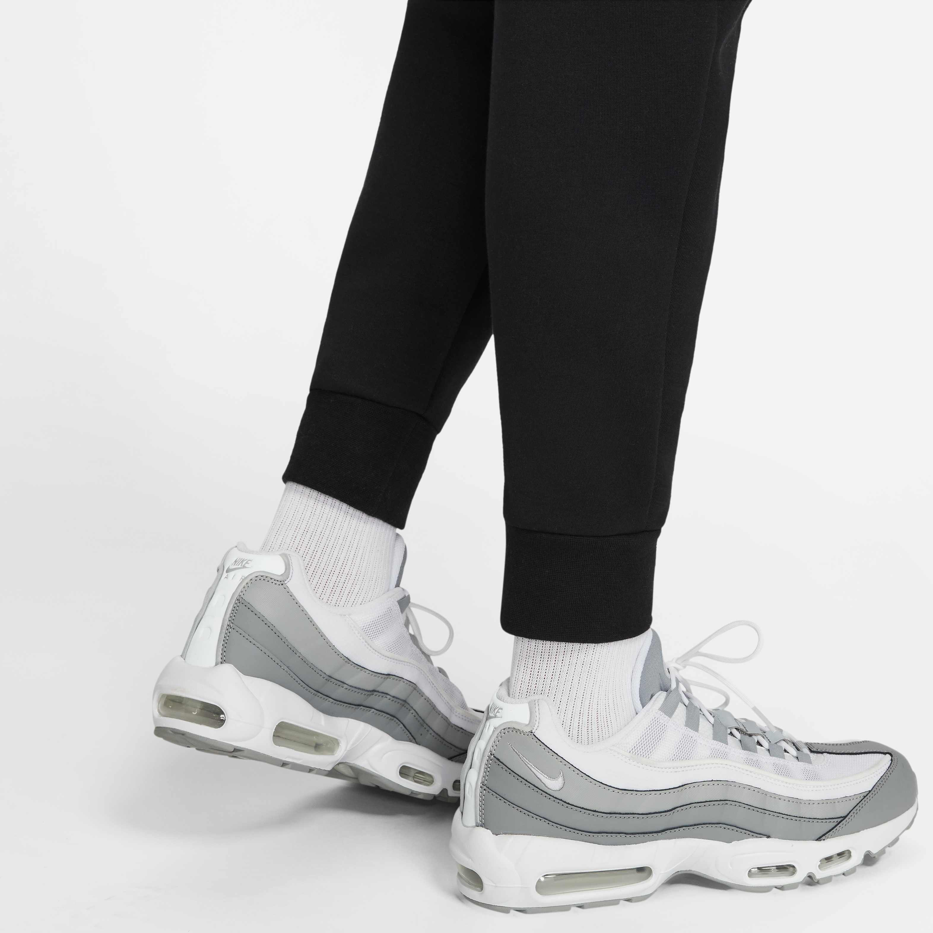 Nike Sportswear Tech Fleece image number 4