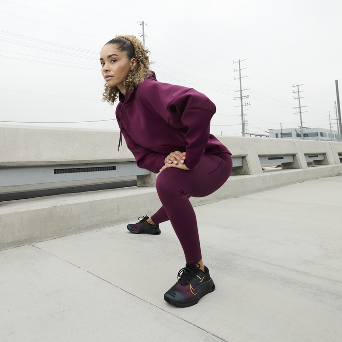 Nike top metcon burgundy