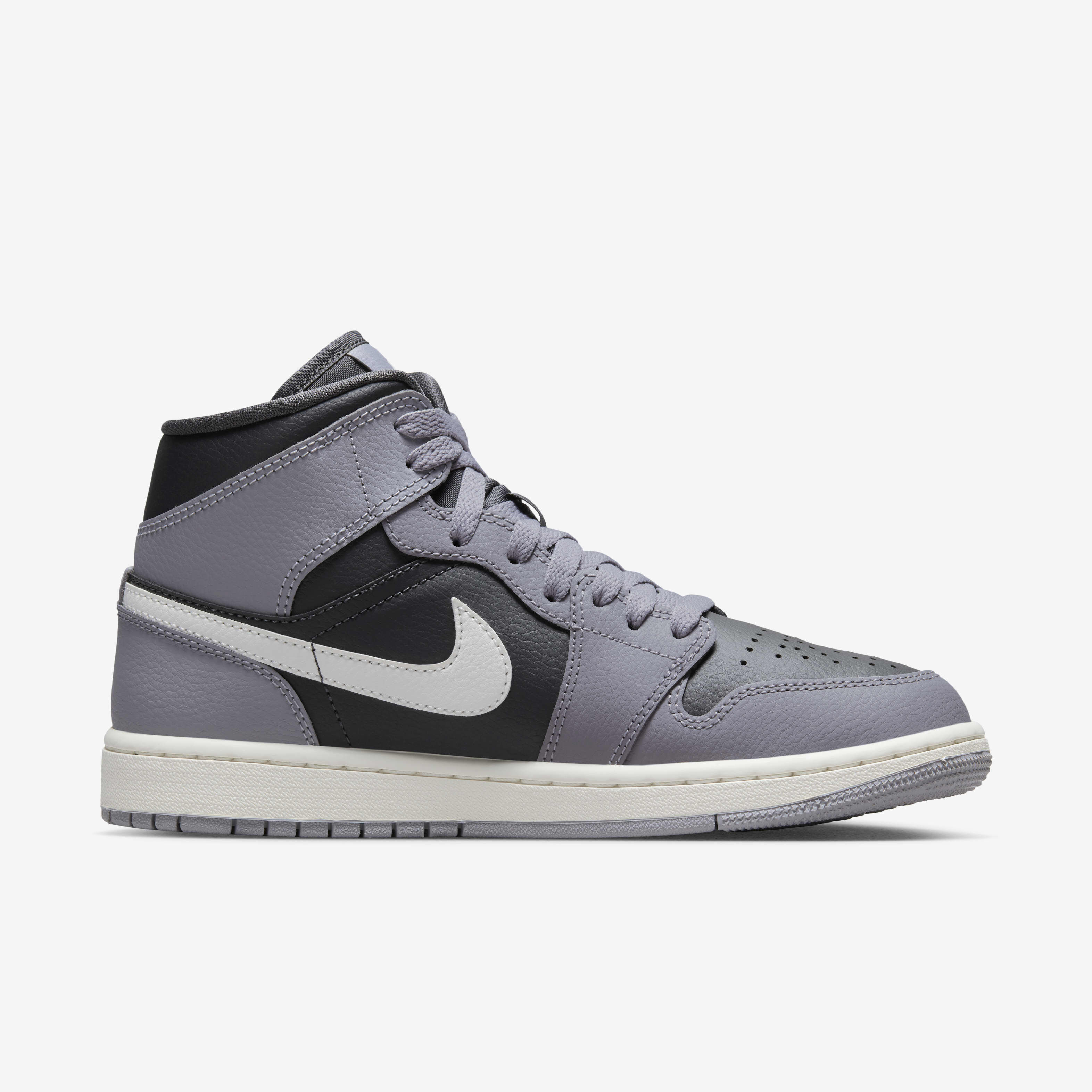 Air Jordan 1 Mid Shoes image number 2