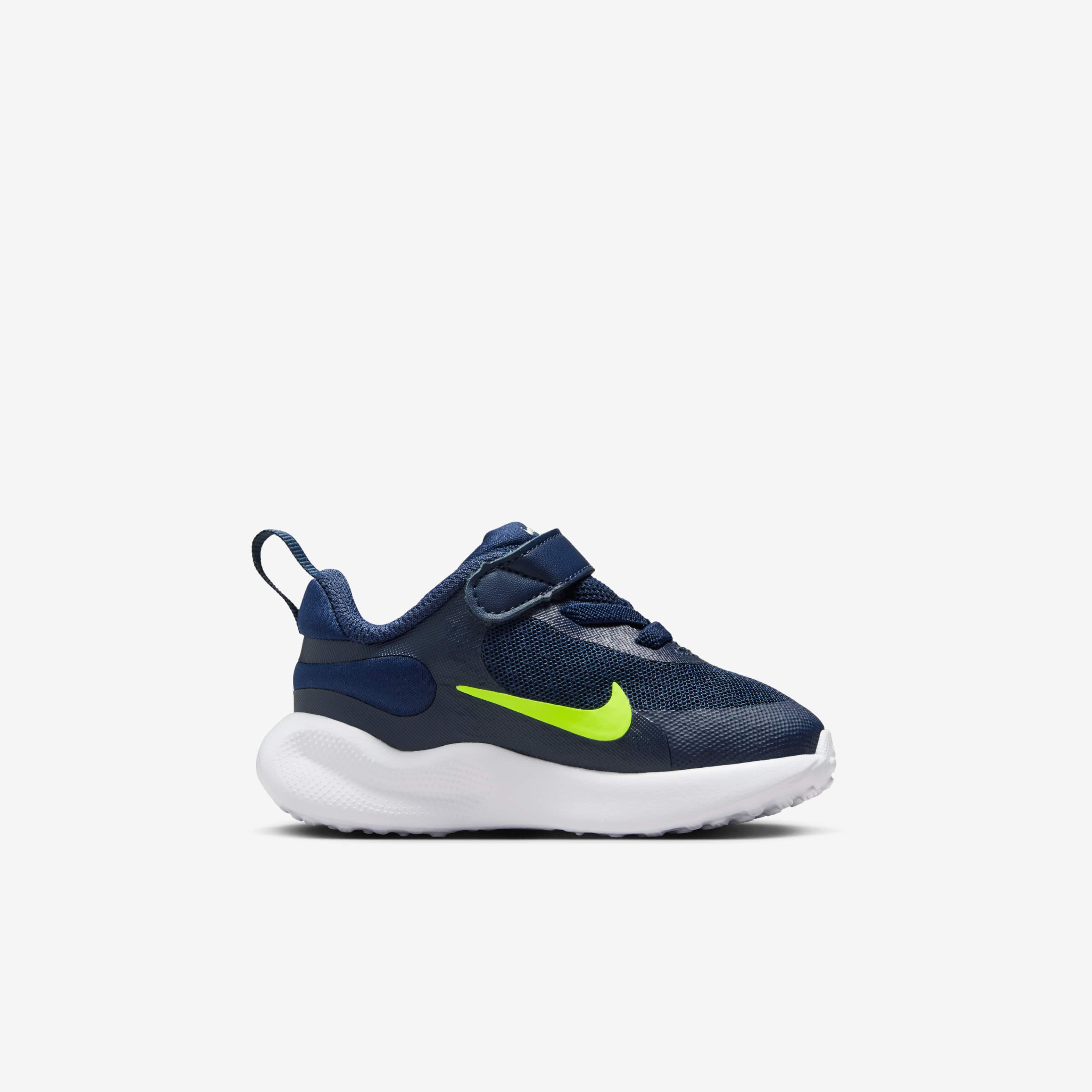 Nike Revolution 7 image number 2