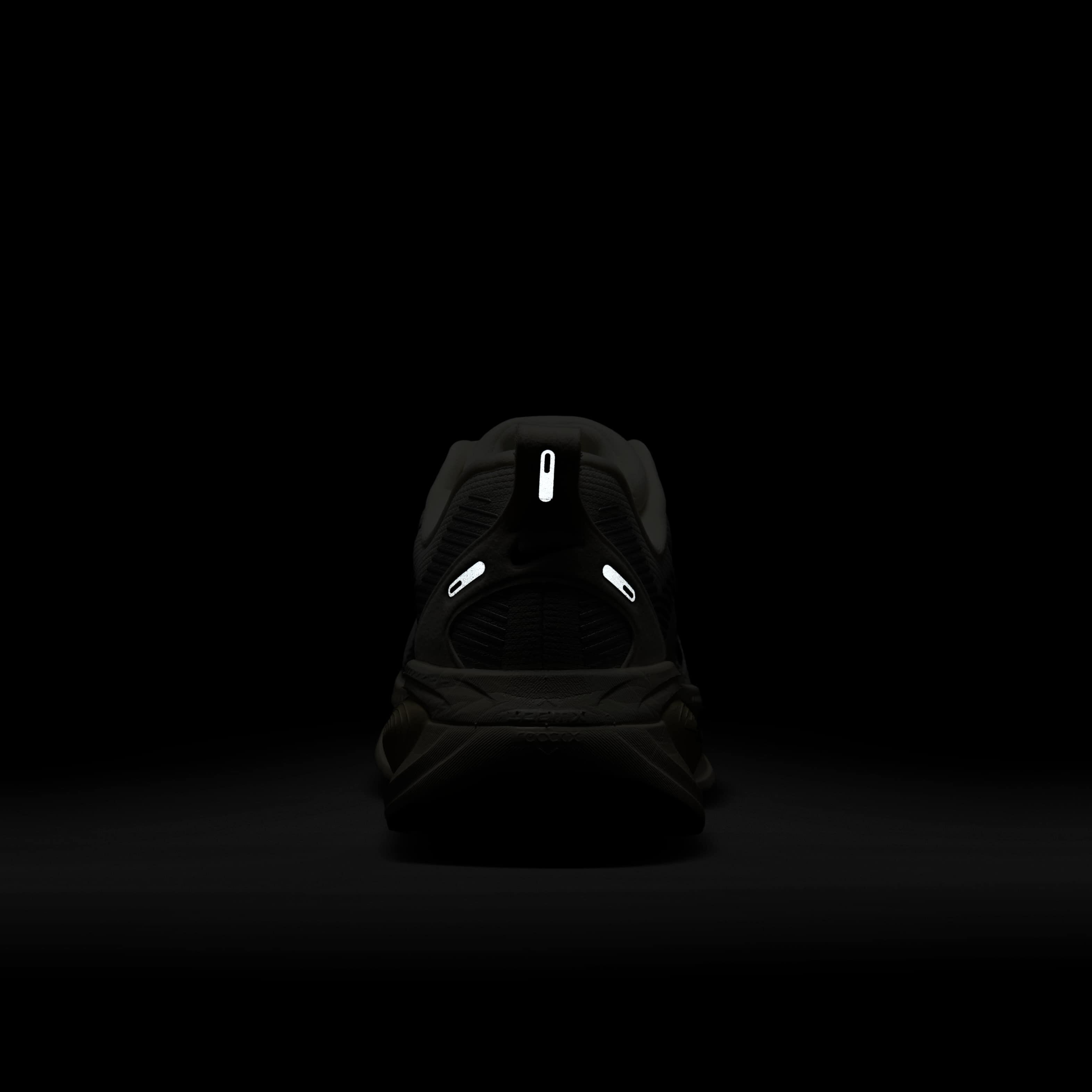 Nike Vomero 18 image number 8