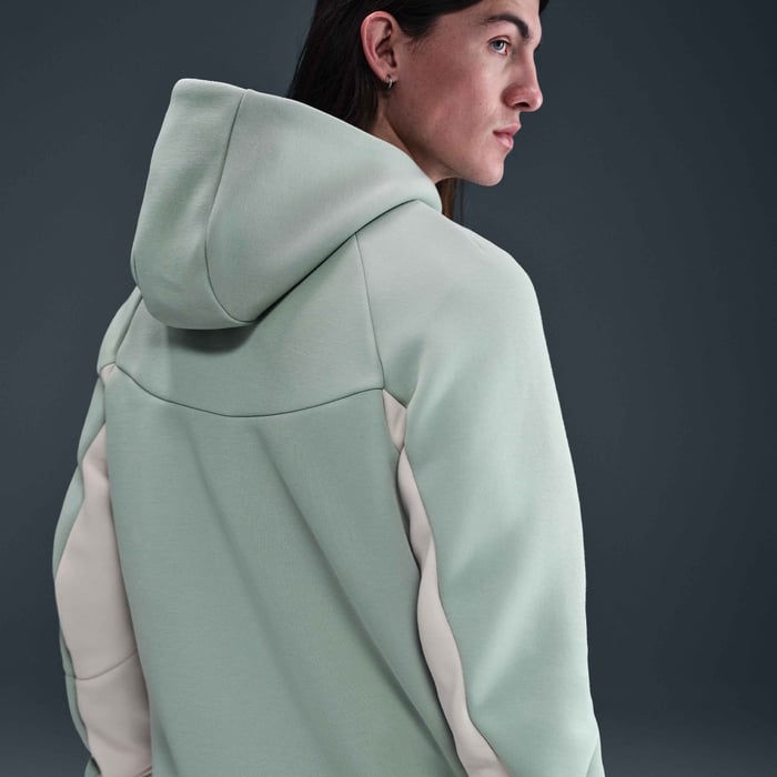 نايكي تك image number 1 نايكي تك image number 1