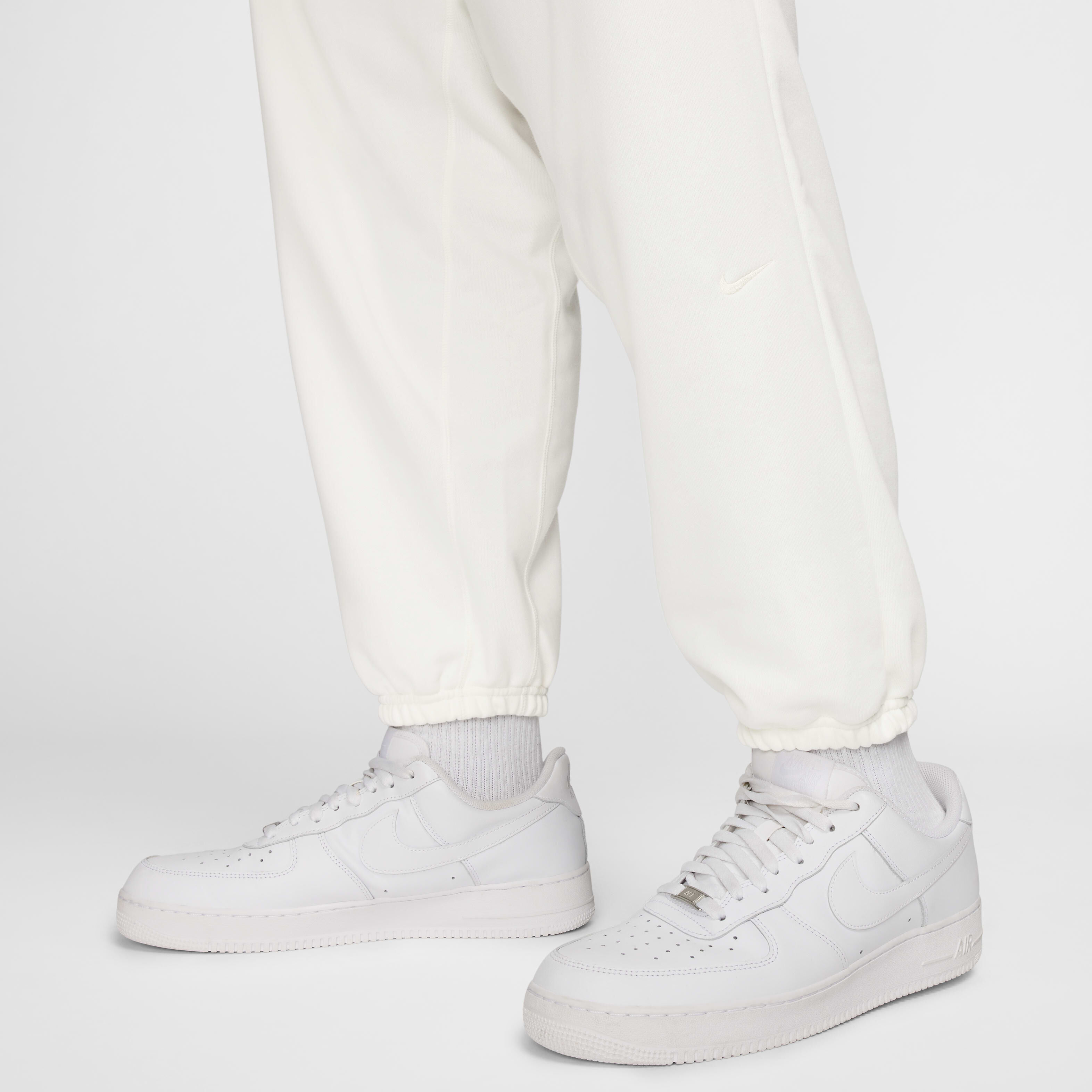 Nike Standard Issue image number 17