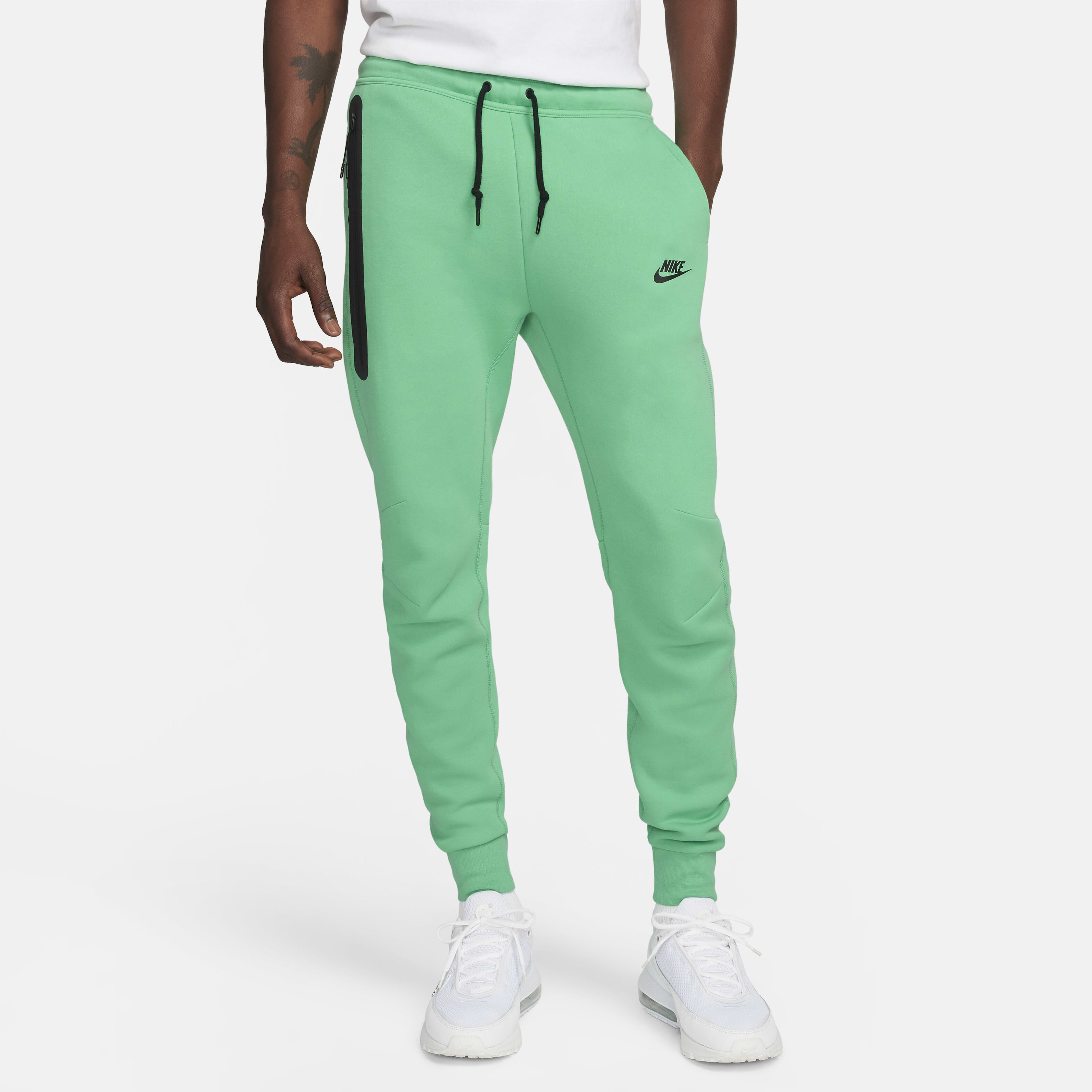 Nike tech fleece joggers v2 top