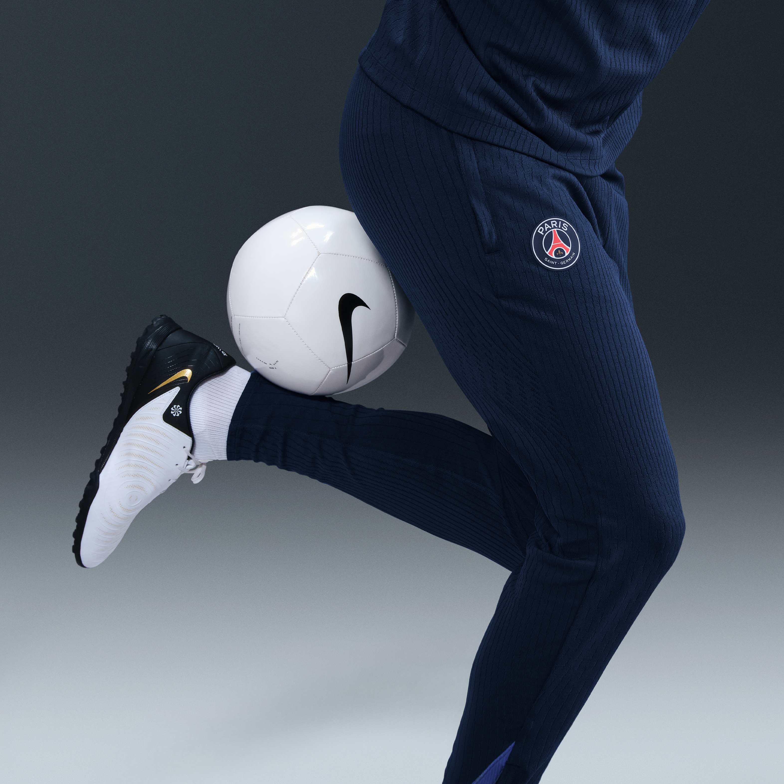 Paris Saint-Germain Strike Elite image number 4