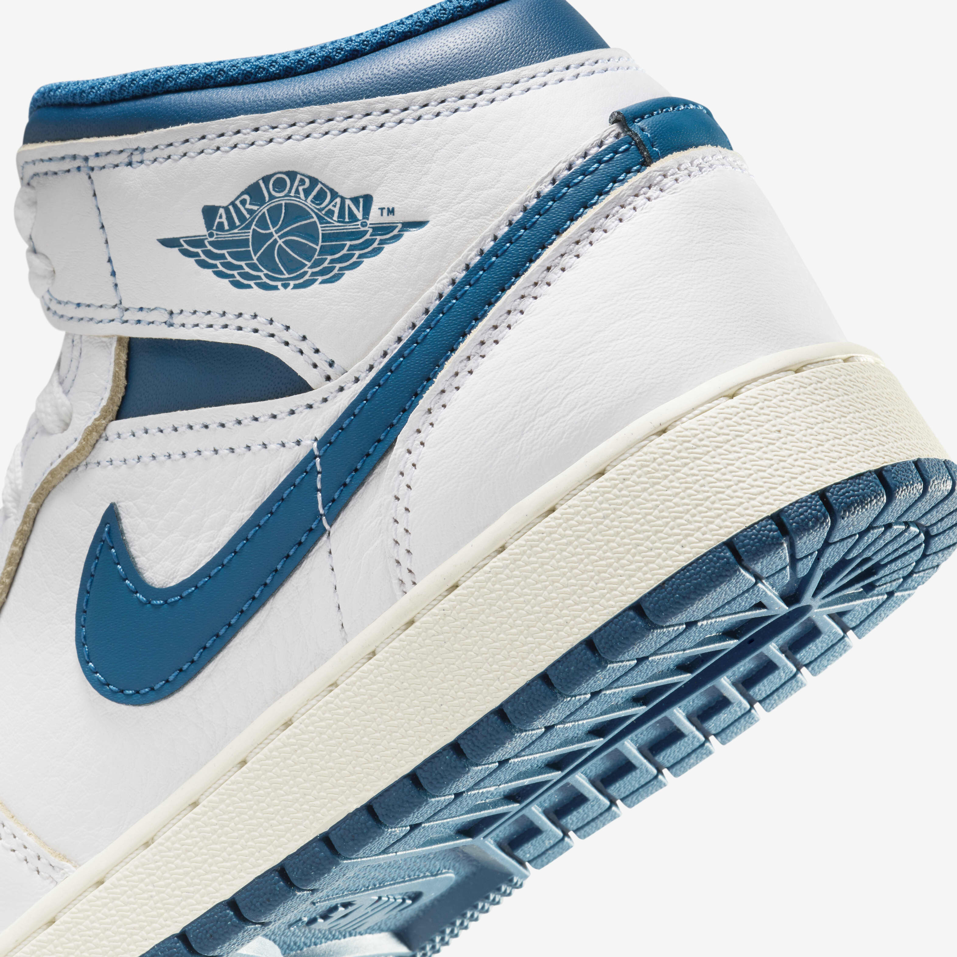 Buy Air Jordan 1 Mid SE Older Kids Shoes Nike Saudi Official