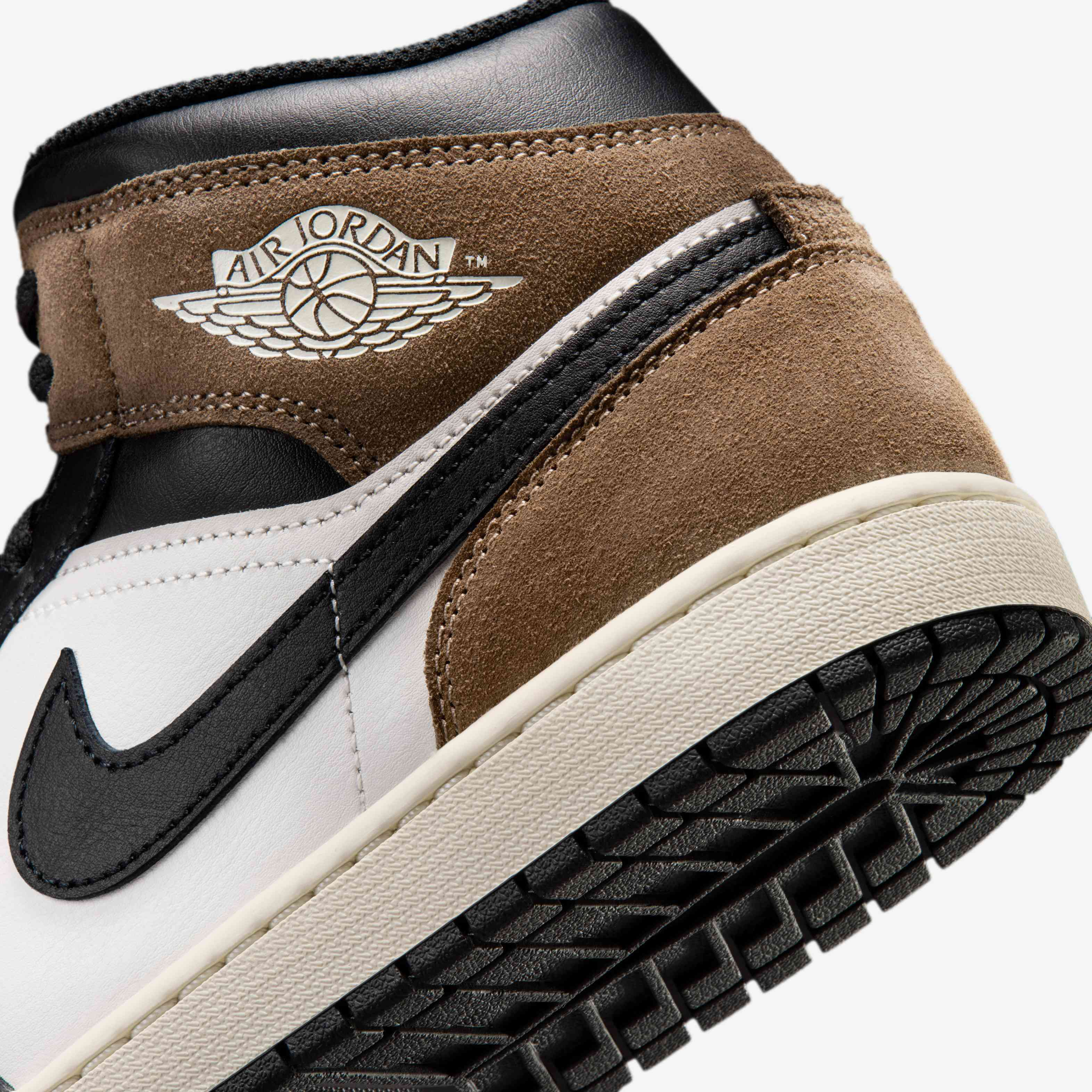 Air Jordan 1 Mid image number 7