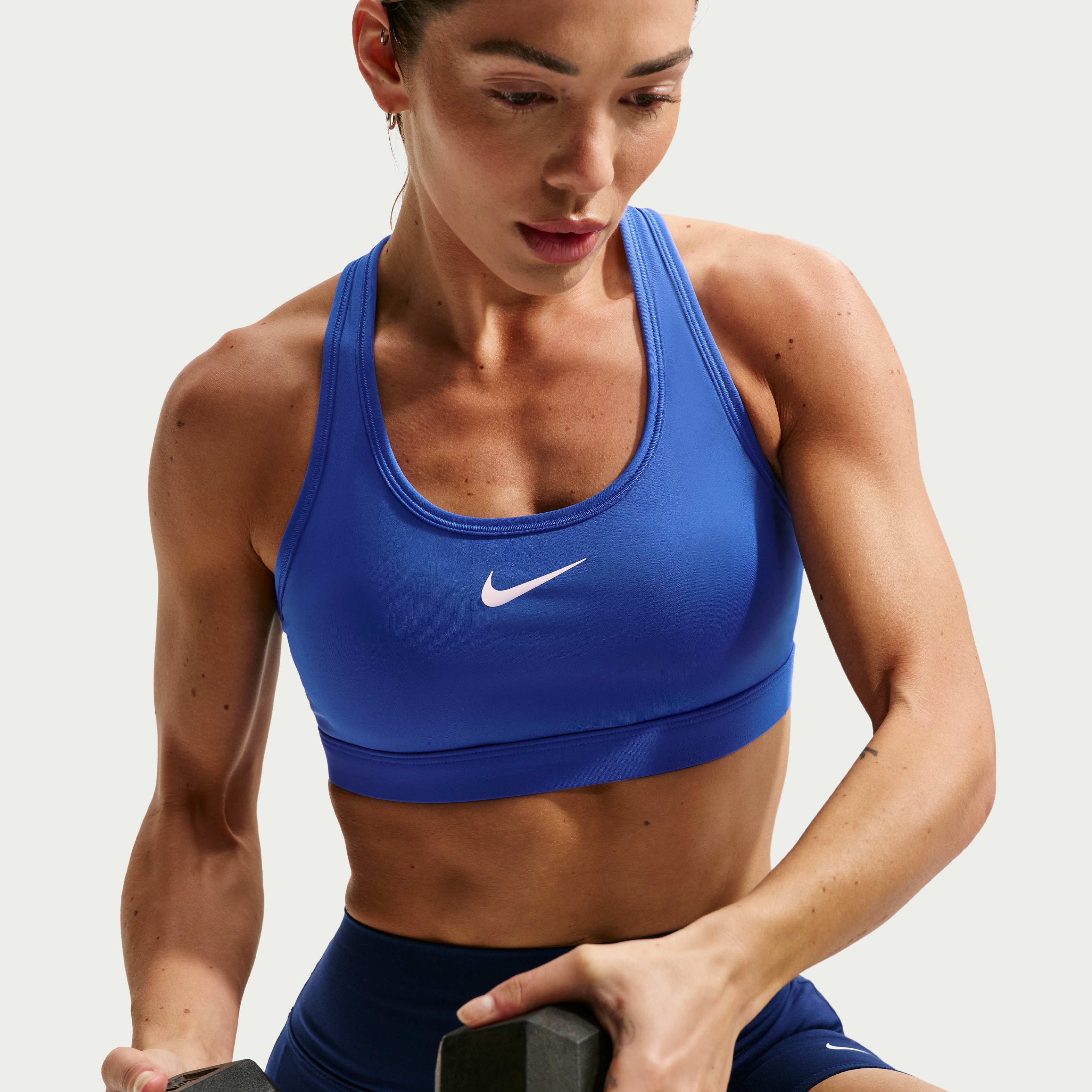 Nike Swoosh Medium-Support image number 2