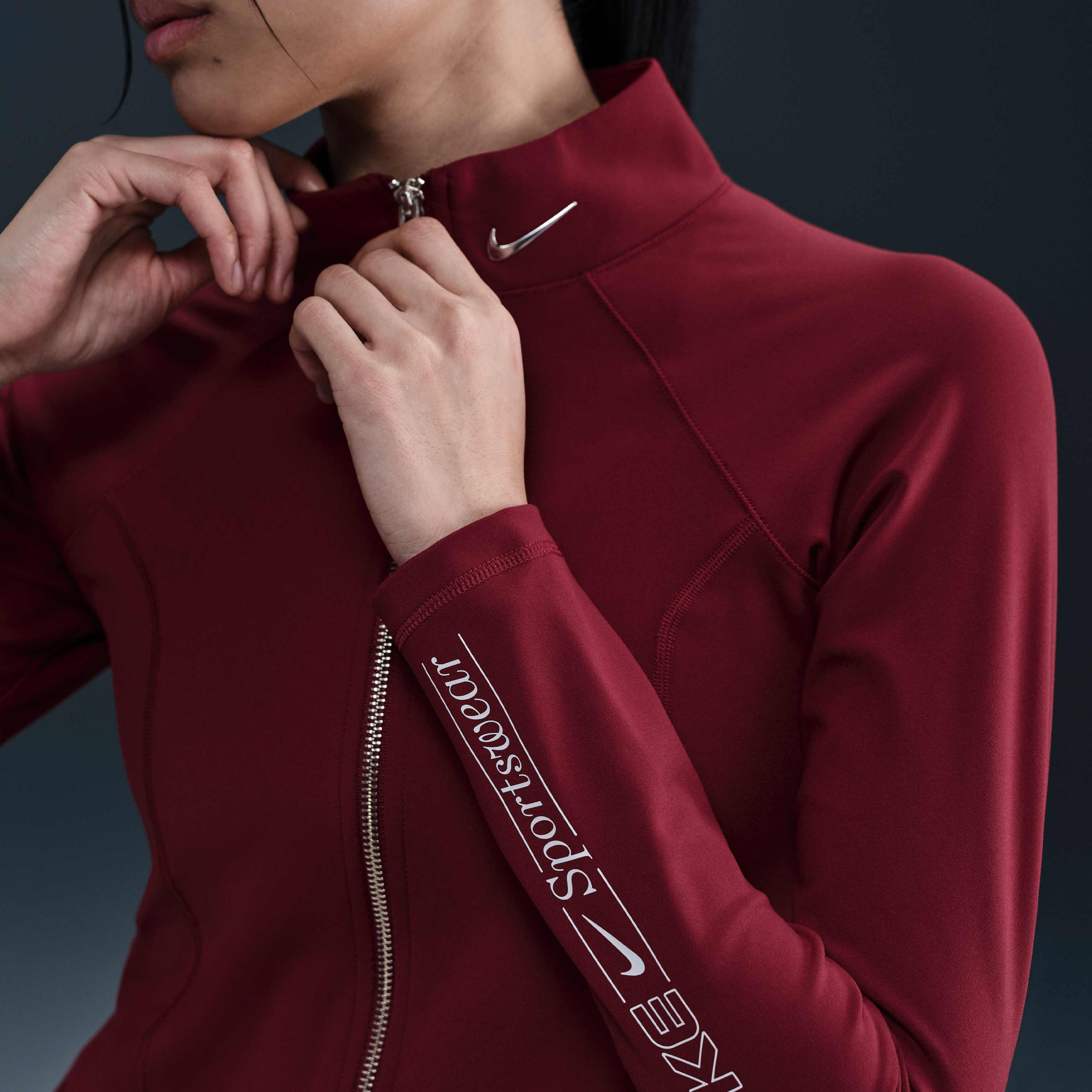 نايكي سبورتسوير image number 2