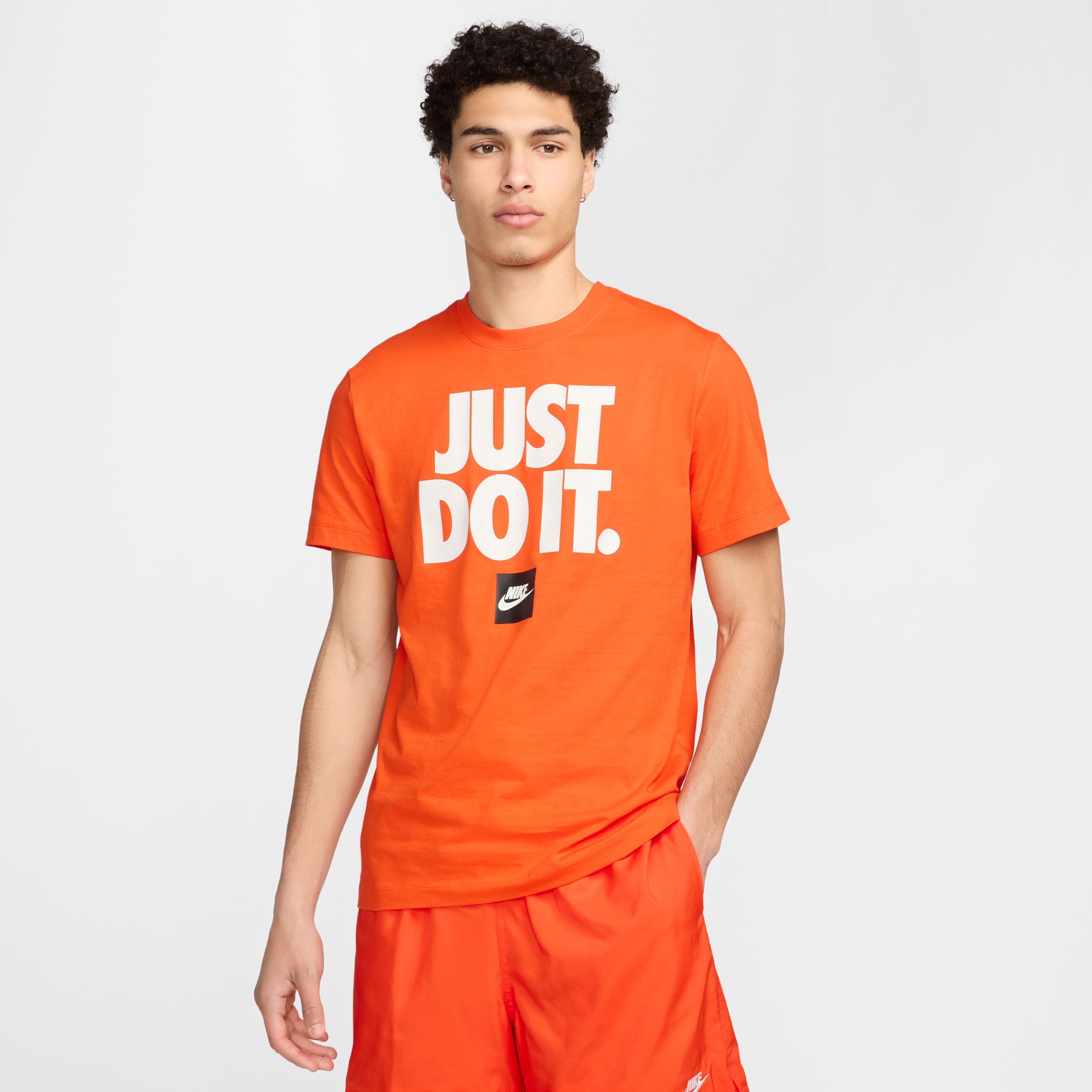 Nike Sportswear image number 0