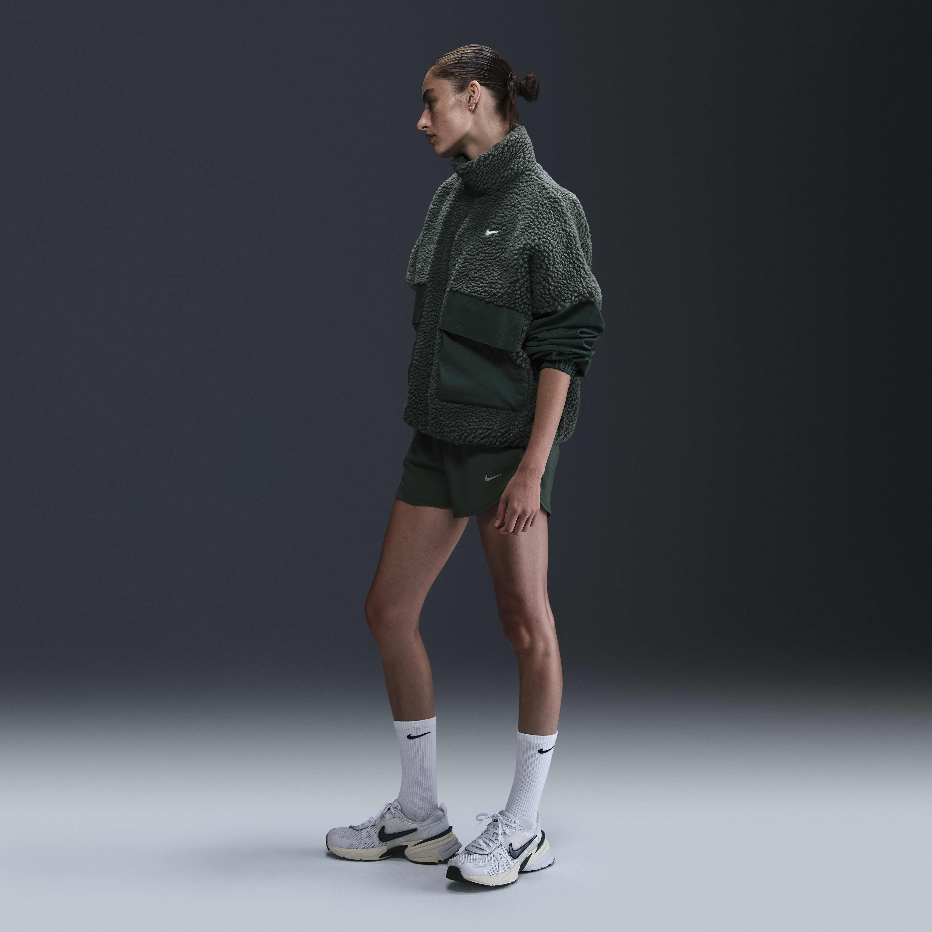 Nike Sportswear Essential image number 4