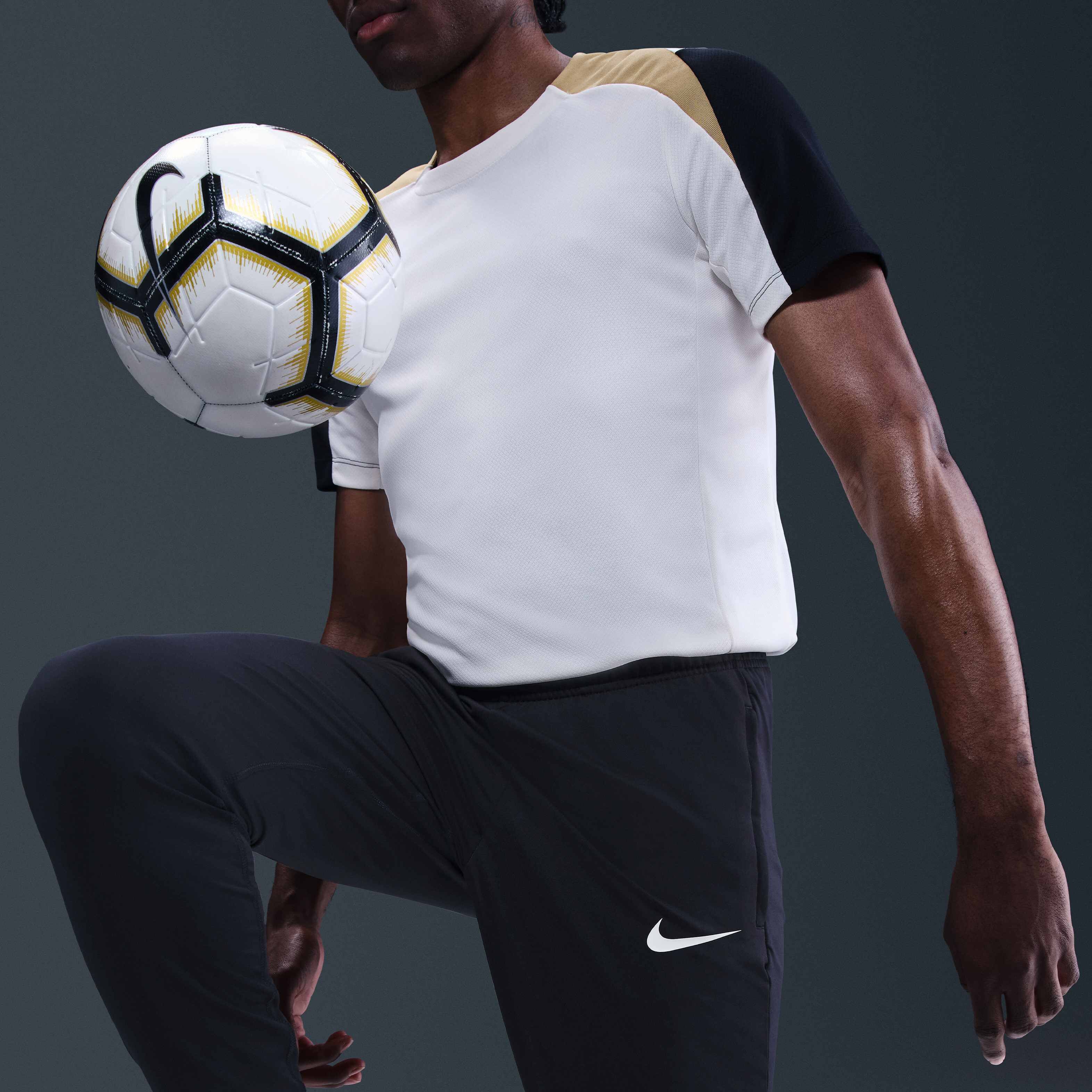 Nike Strike image number 4