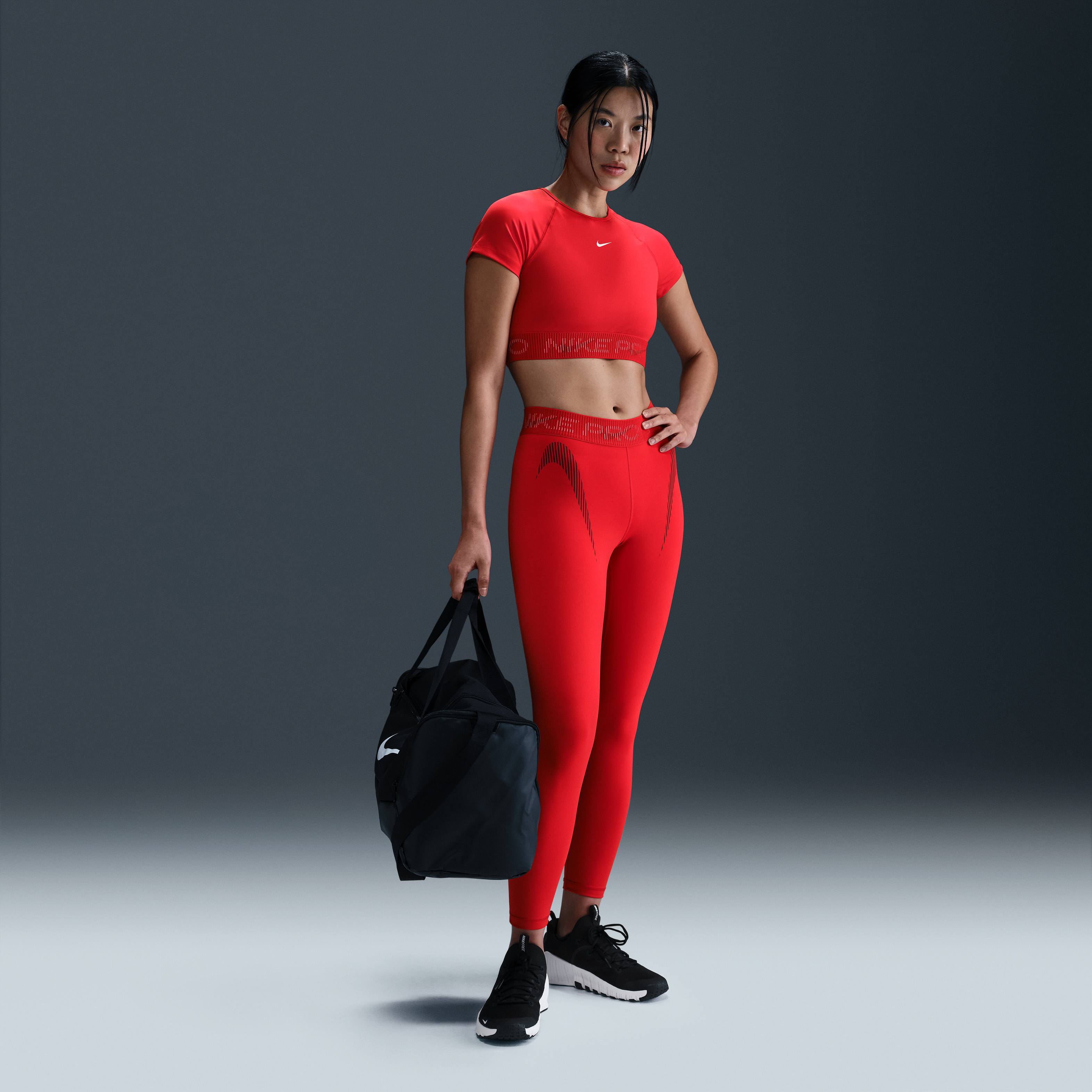 Nike Pro image number 3