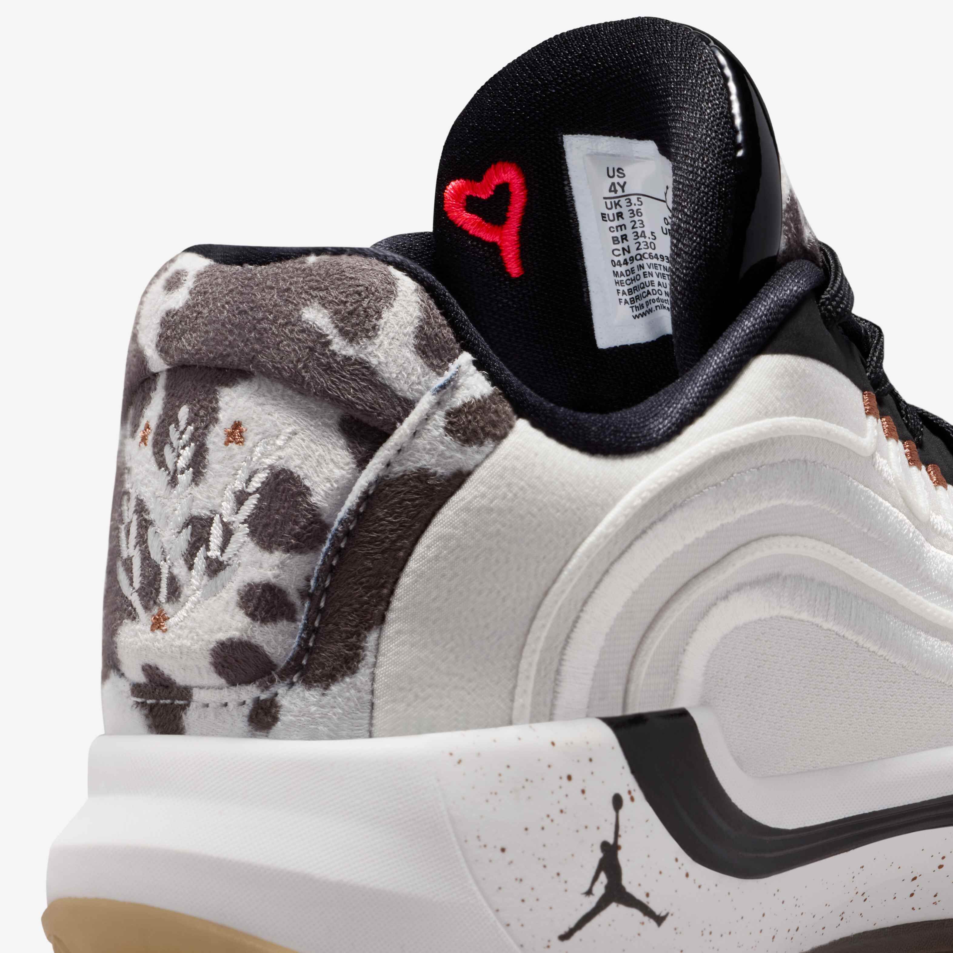 Luka 4 'Gone Ranching' image number 8